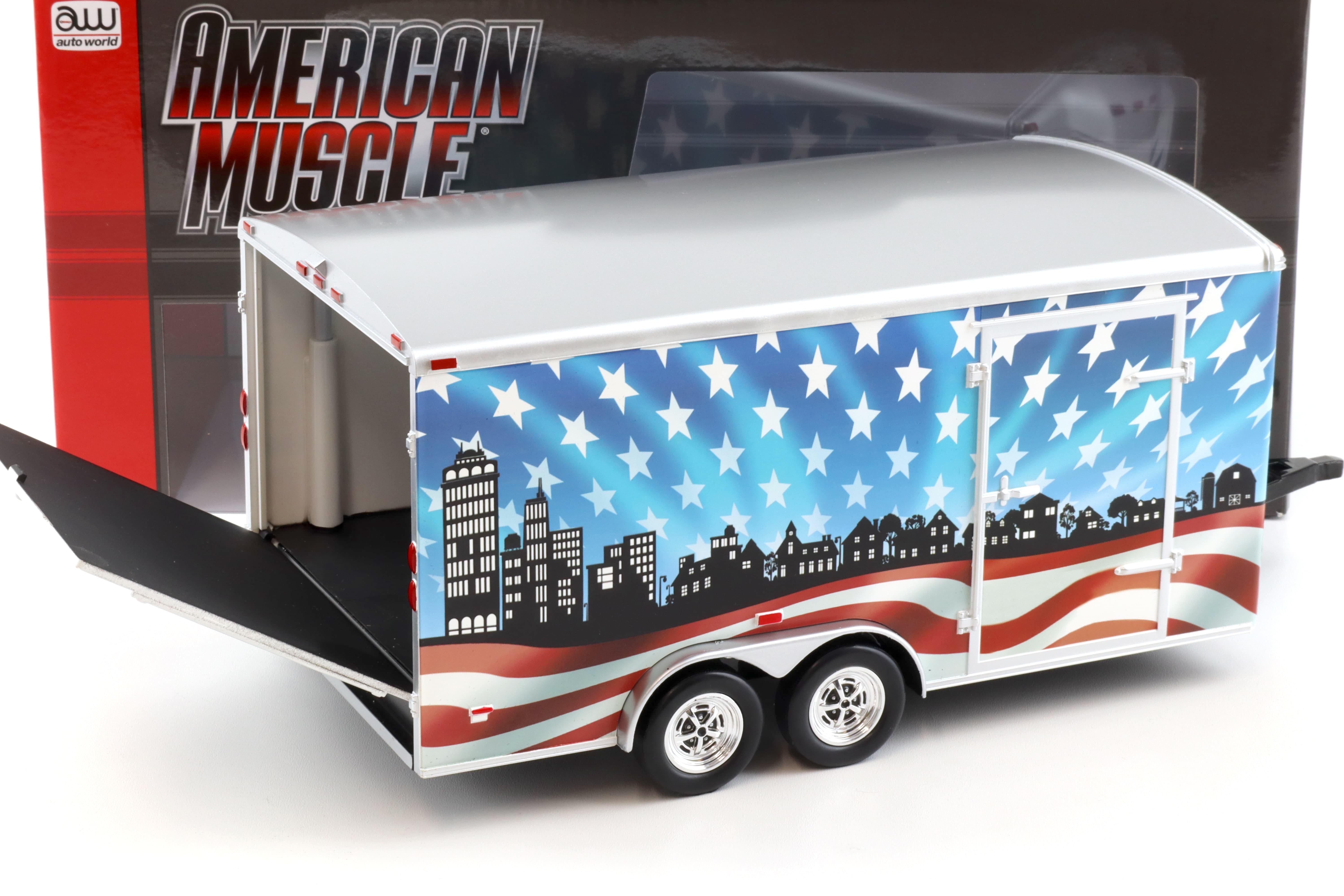 1:18 Auto World Four Wheel Enclosed Trailer Anhänger Bold & Brave USA red/white/blue