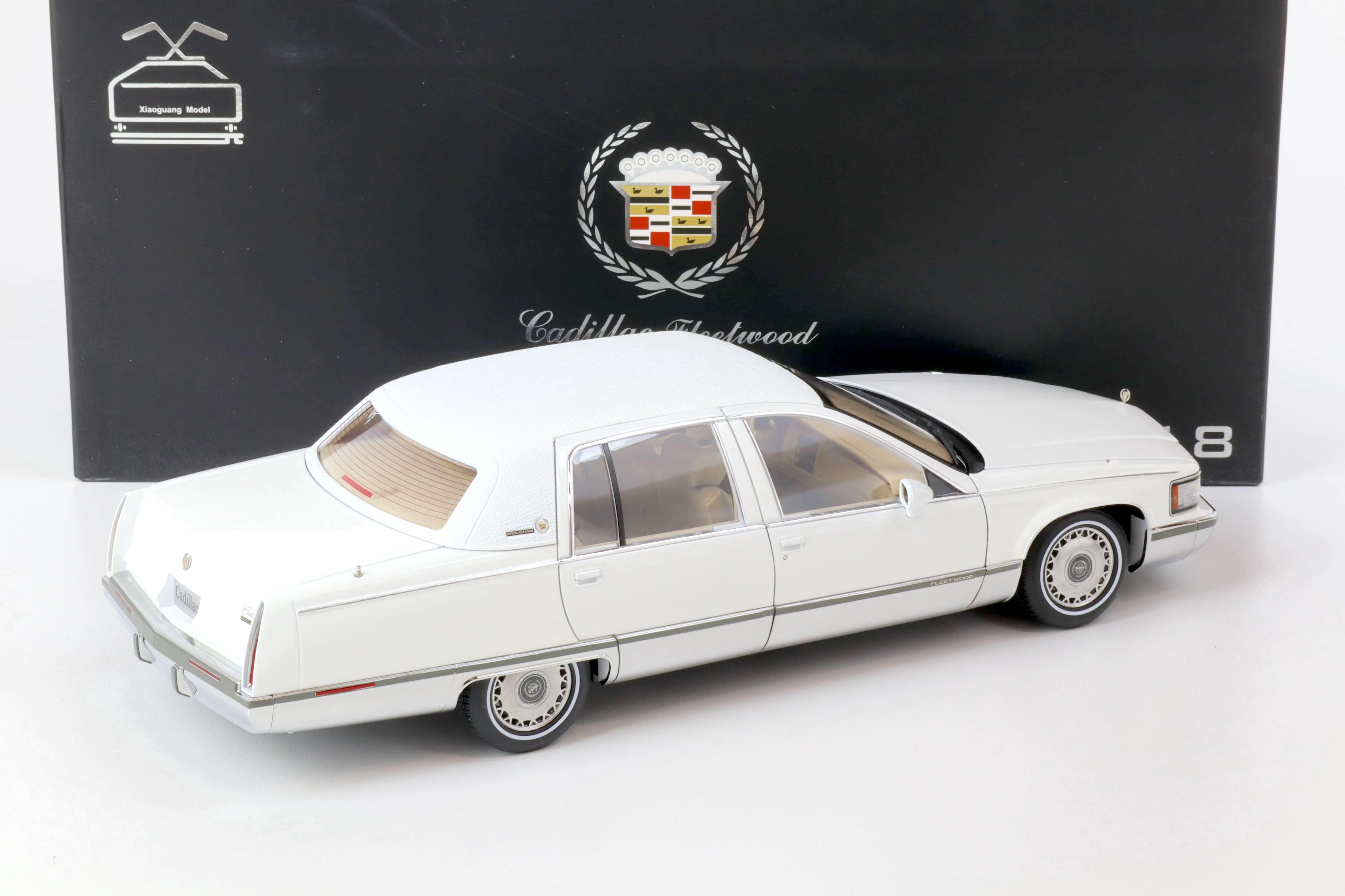 1:18 XiaoGuang Model 1993 Cadillac Fleetwood Brougham Limousine white - leather seats