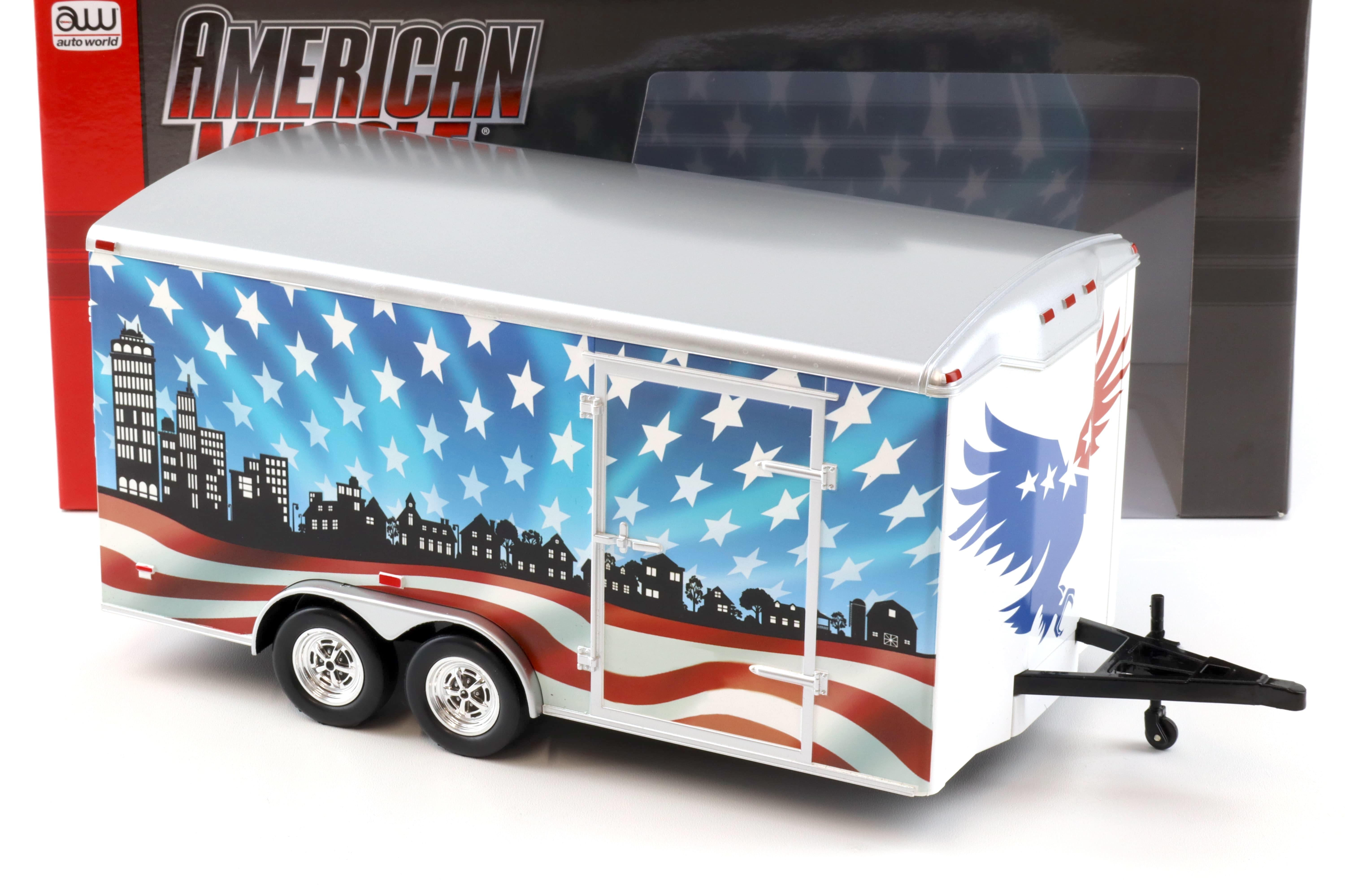 1:18 Auto World Four Wheel Enclosed Trailer Anhänger Bold & Brave USA red/white/blue