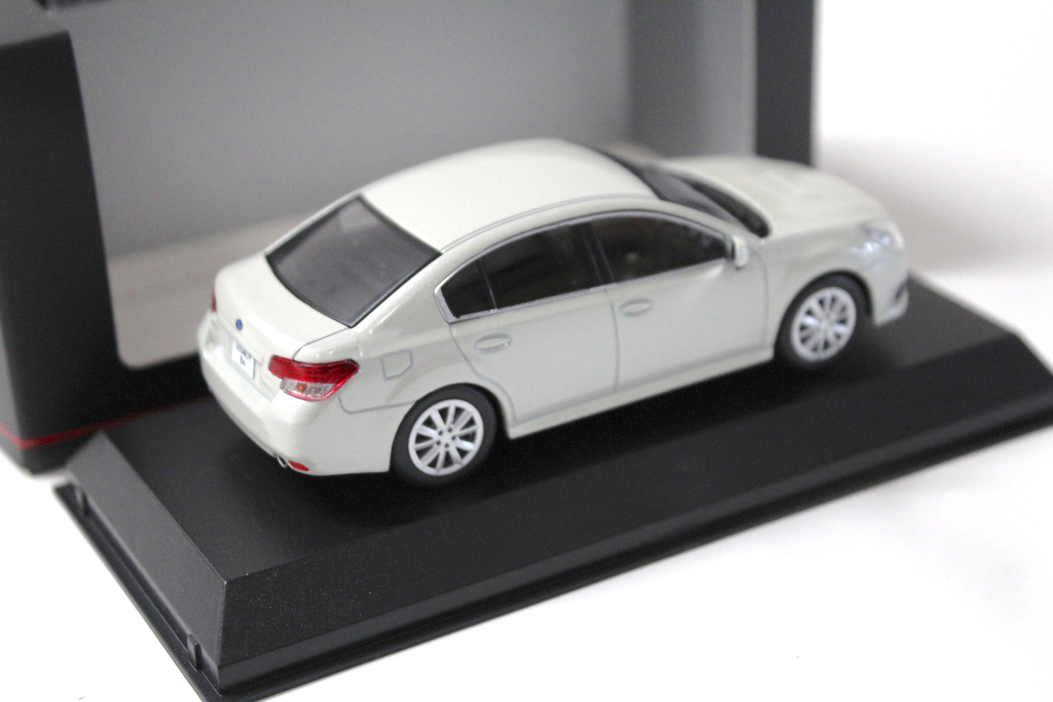 1:43 Kyosho Subaru Legacy B4 Sedan satin white pearl