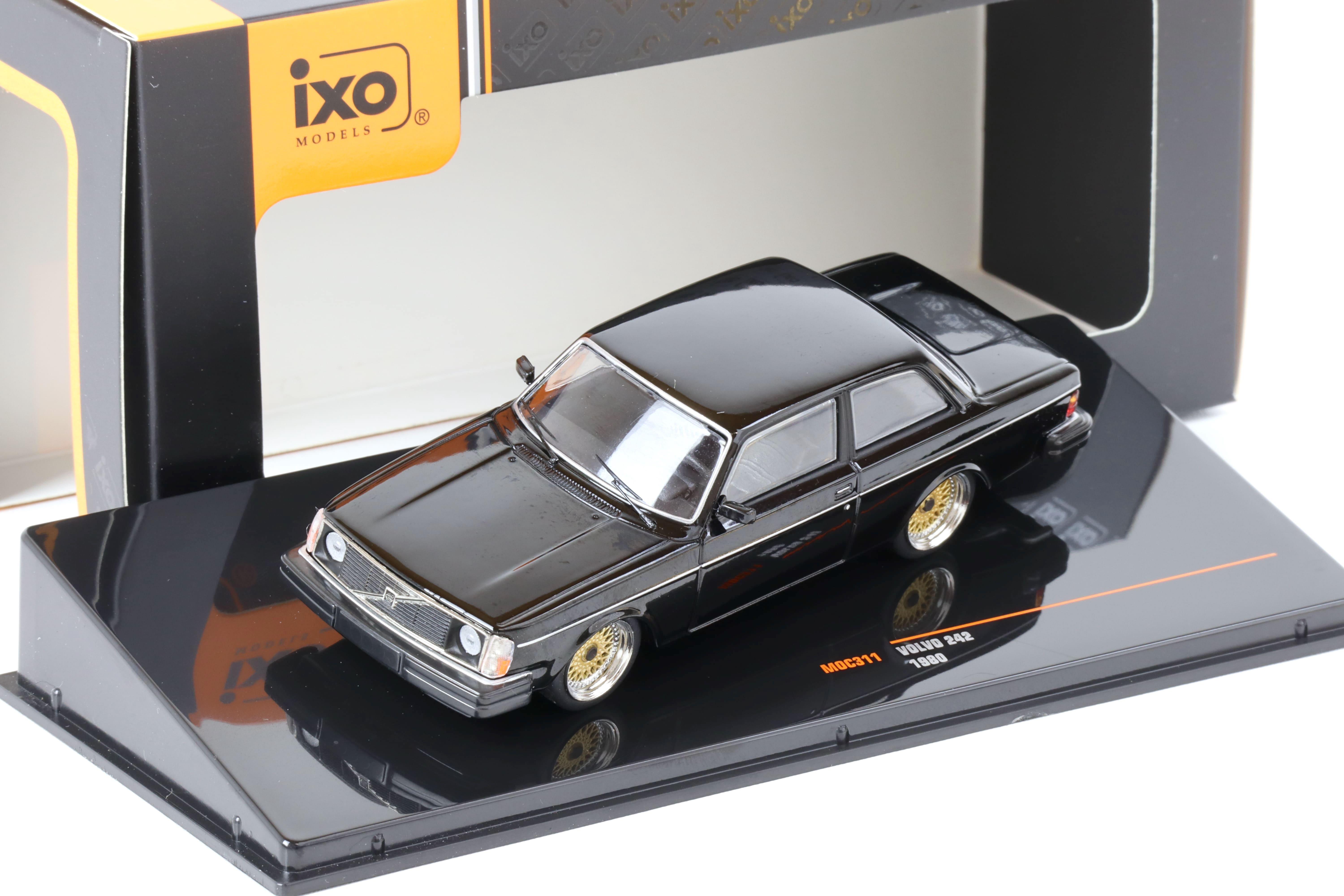 1:43 IXO Volvo 242 Custom black 1980