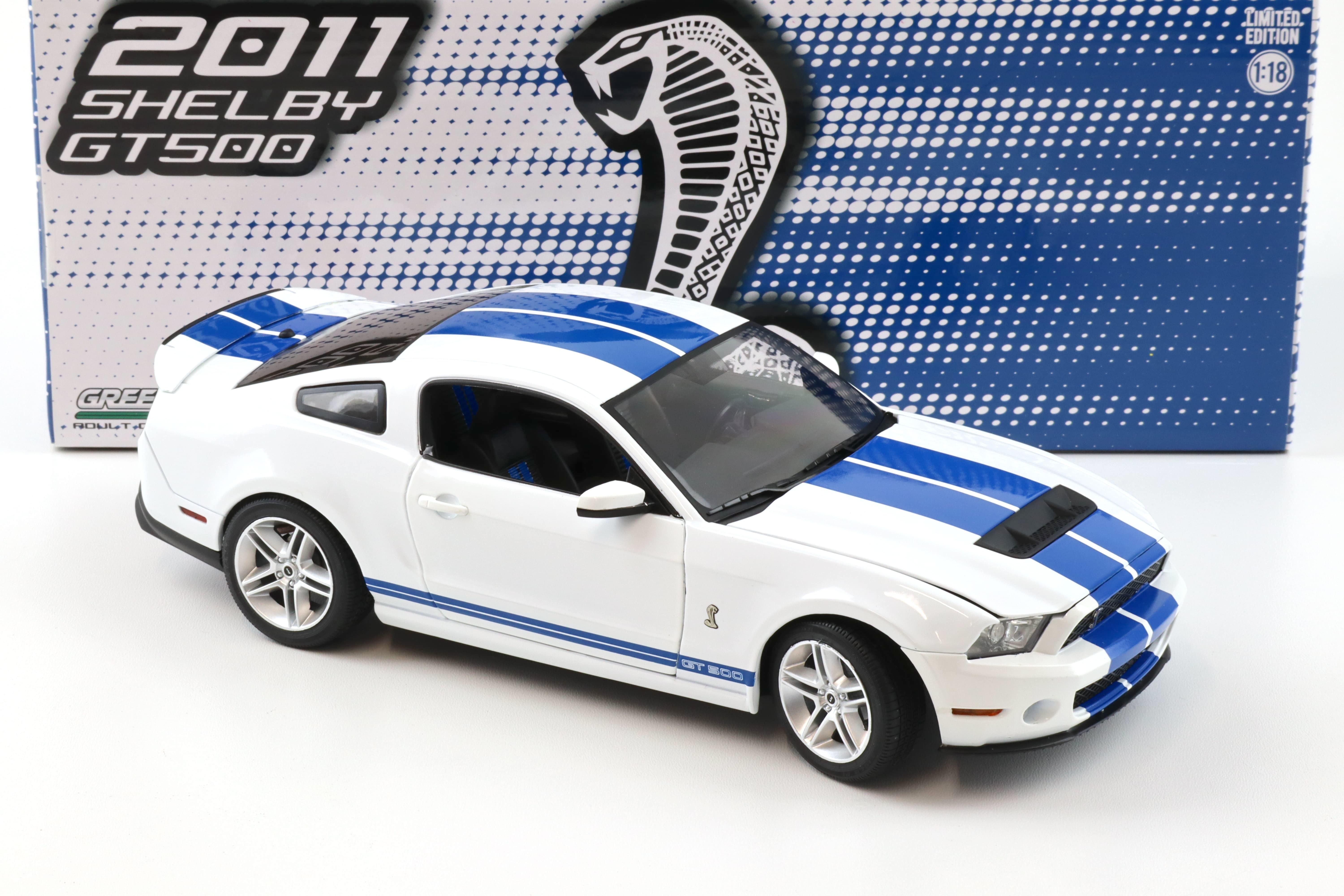 1:18 Greenlight 2011 Ford Mustang Shelby GT500 Coupe Performance white/ blue stripes