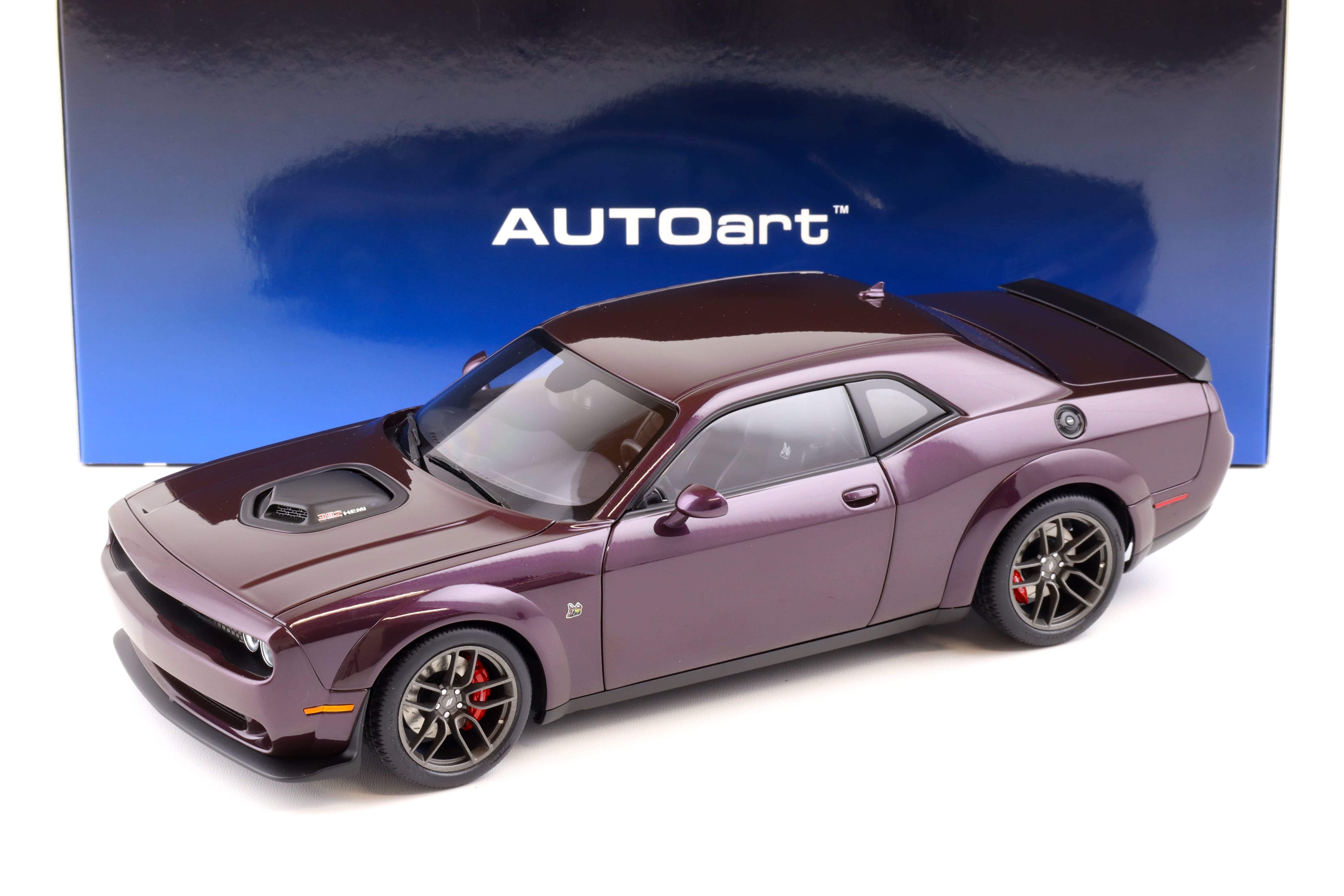 1:18 AUTOart Dodge Challenger R/T Scat Pack Widebody 2022 Hellraisin 71771