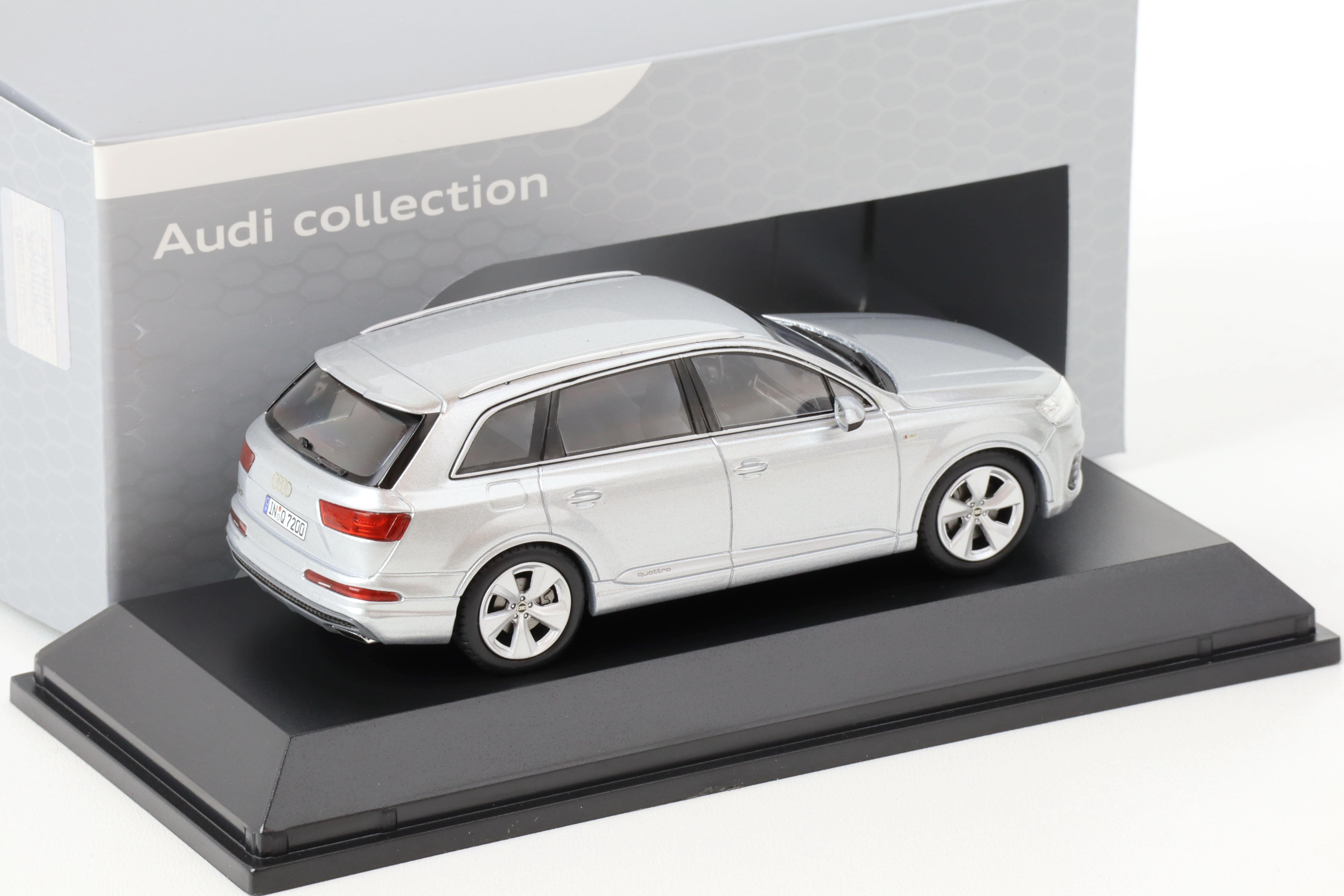 1:43 Spark Audi Q7 SUV Florett silver metallic 2015 DEALER VERSION