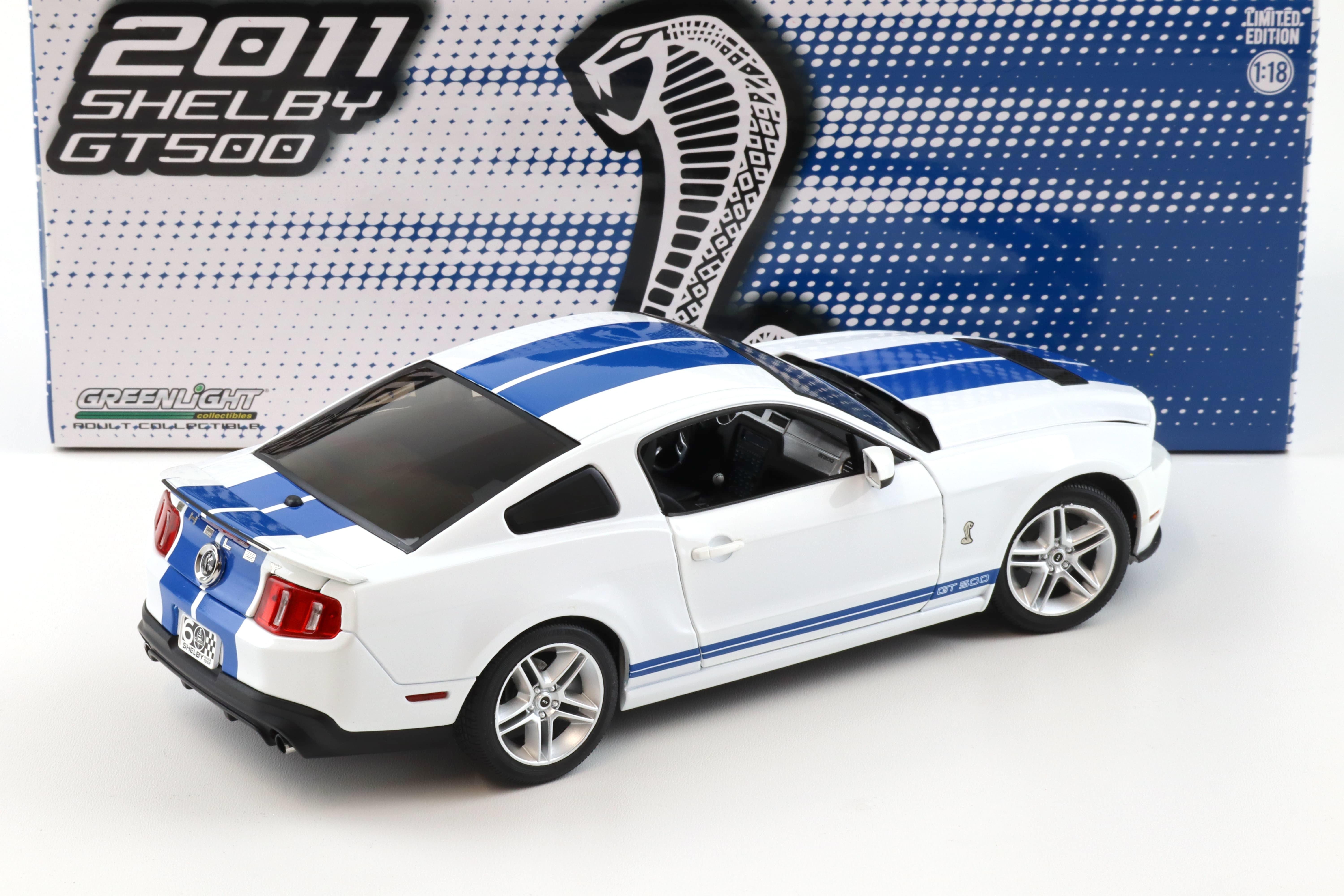 1:18 Greenlight 2011 Ford Mustang Shelby GT500 Coupe Performance white/ blue stripes