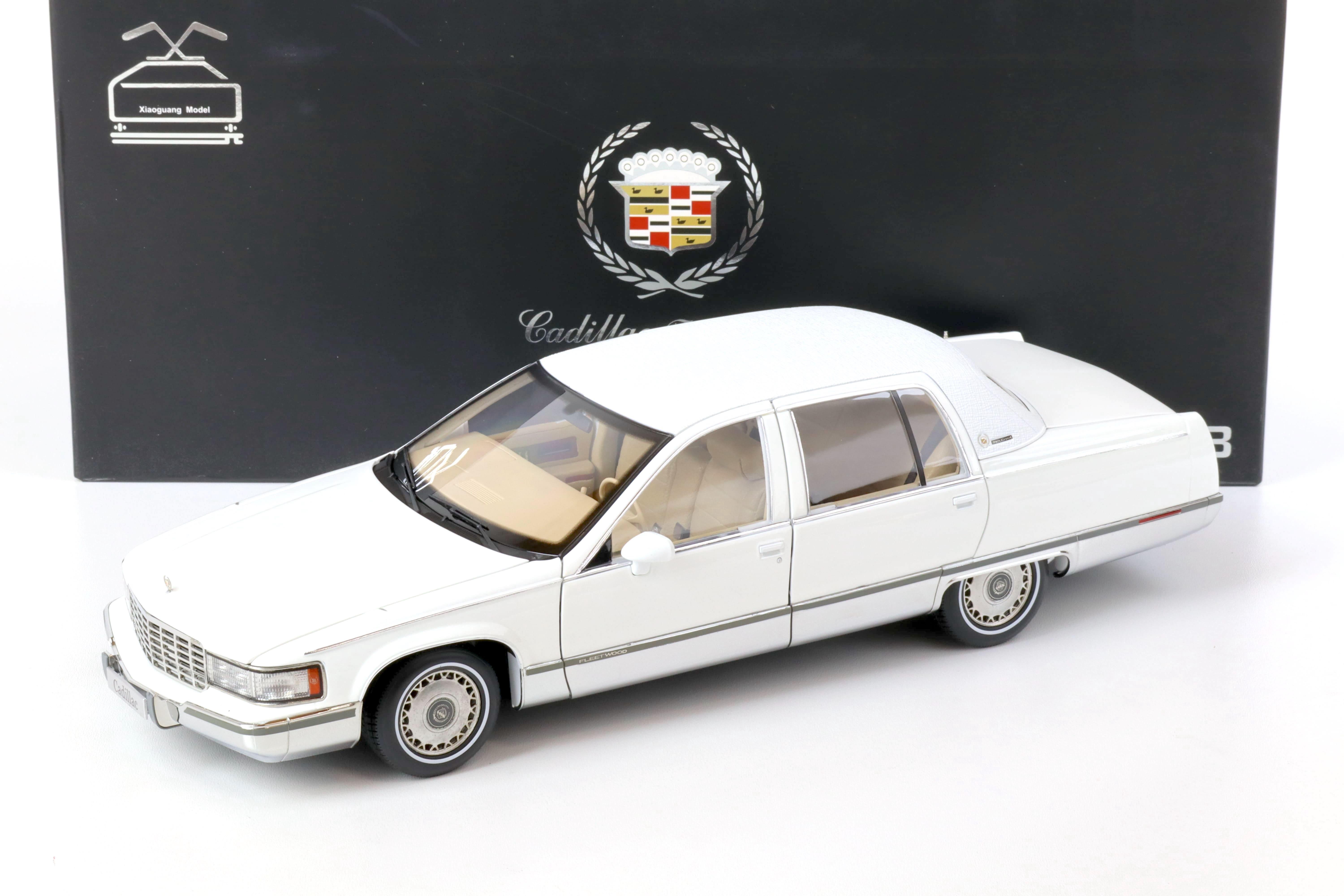 1:18 XiaoGuang Model 1993 Cadillac Fleetwood Brougham Limousine white - leather seats