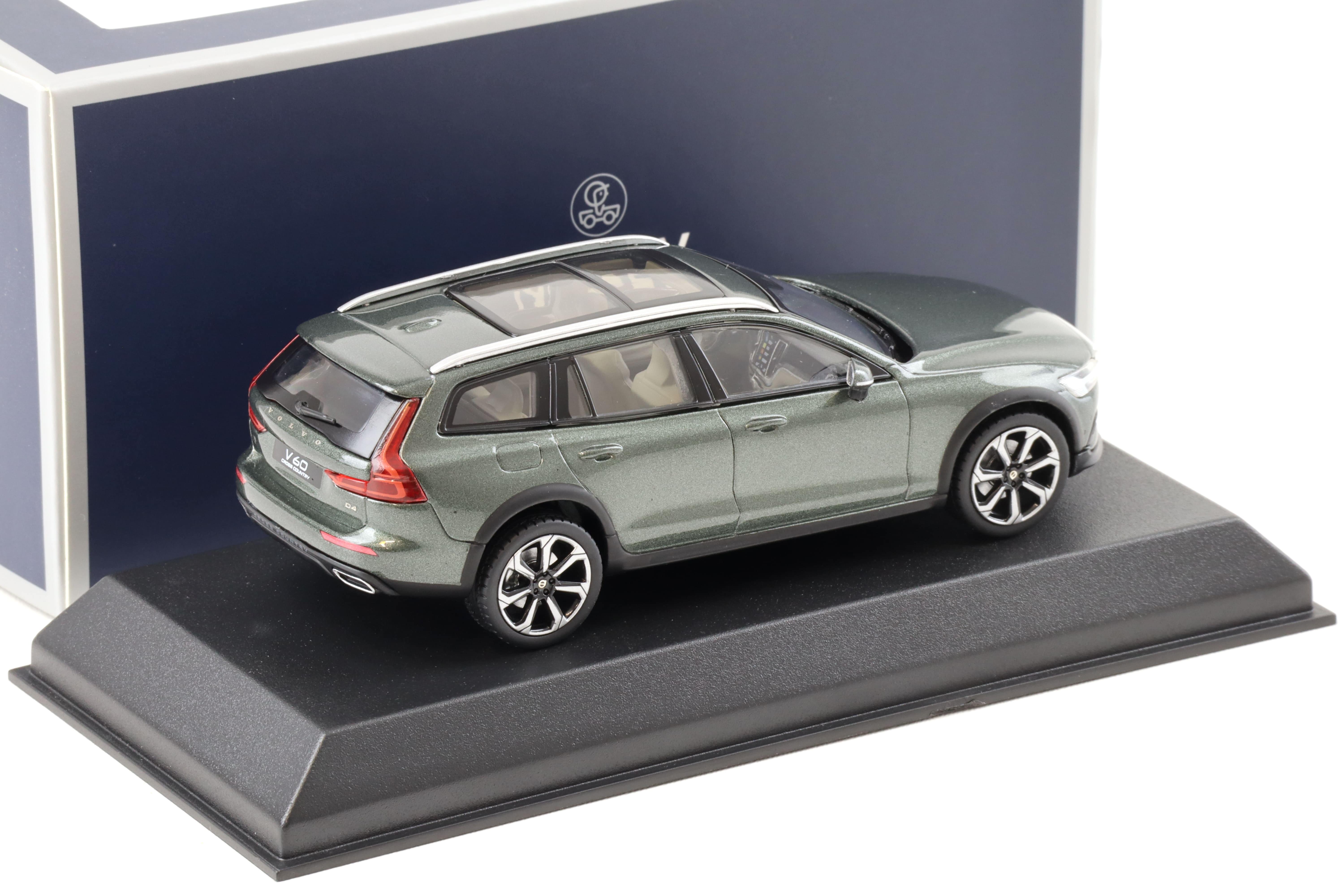 1:43 Norev Volvo V60 Cross Country 2019 Pine green metallic 870027