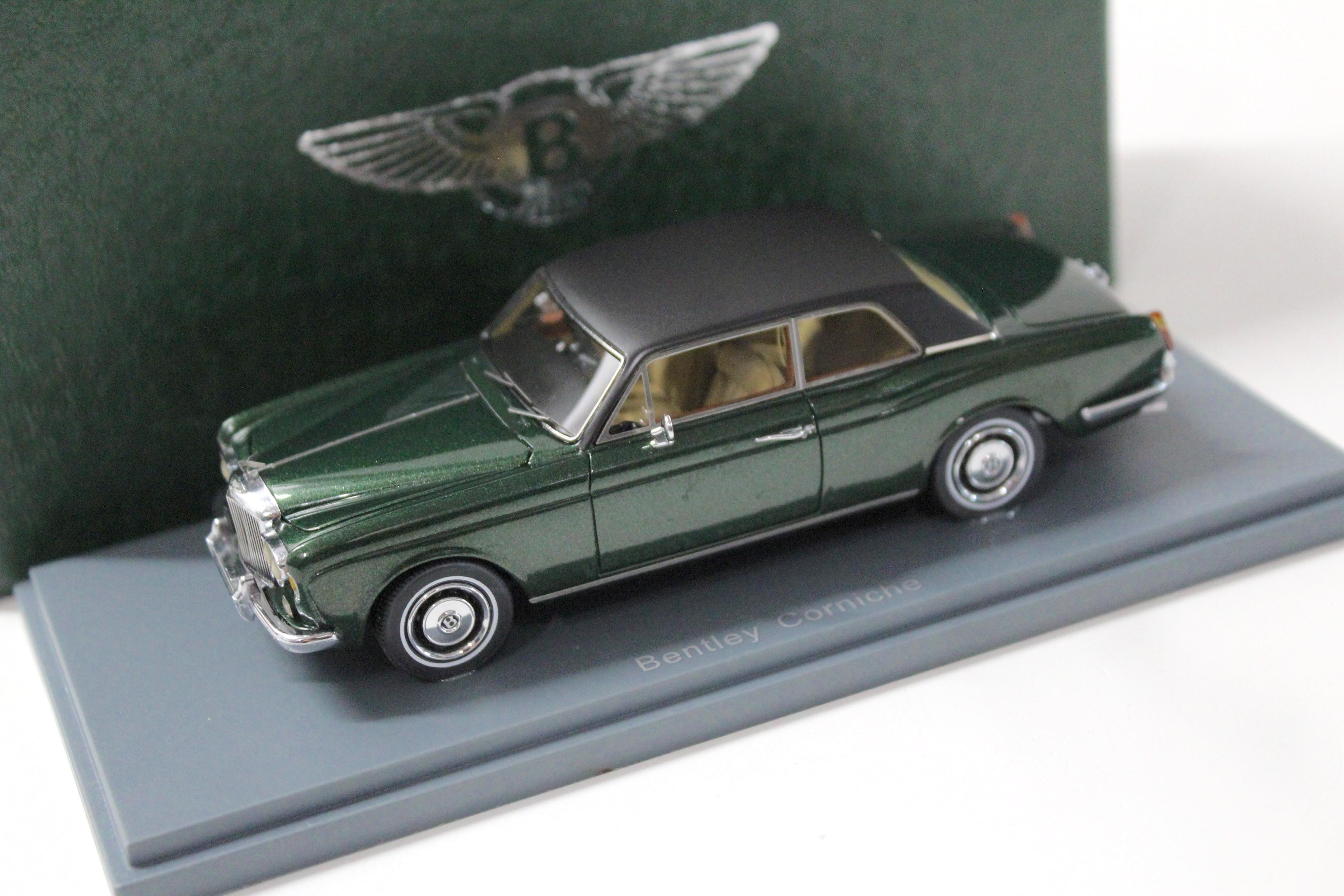 1:43 Neo Bentley Corniche Coupe green metallic/ black roof