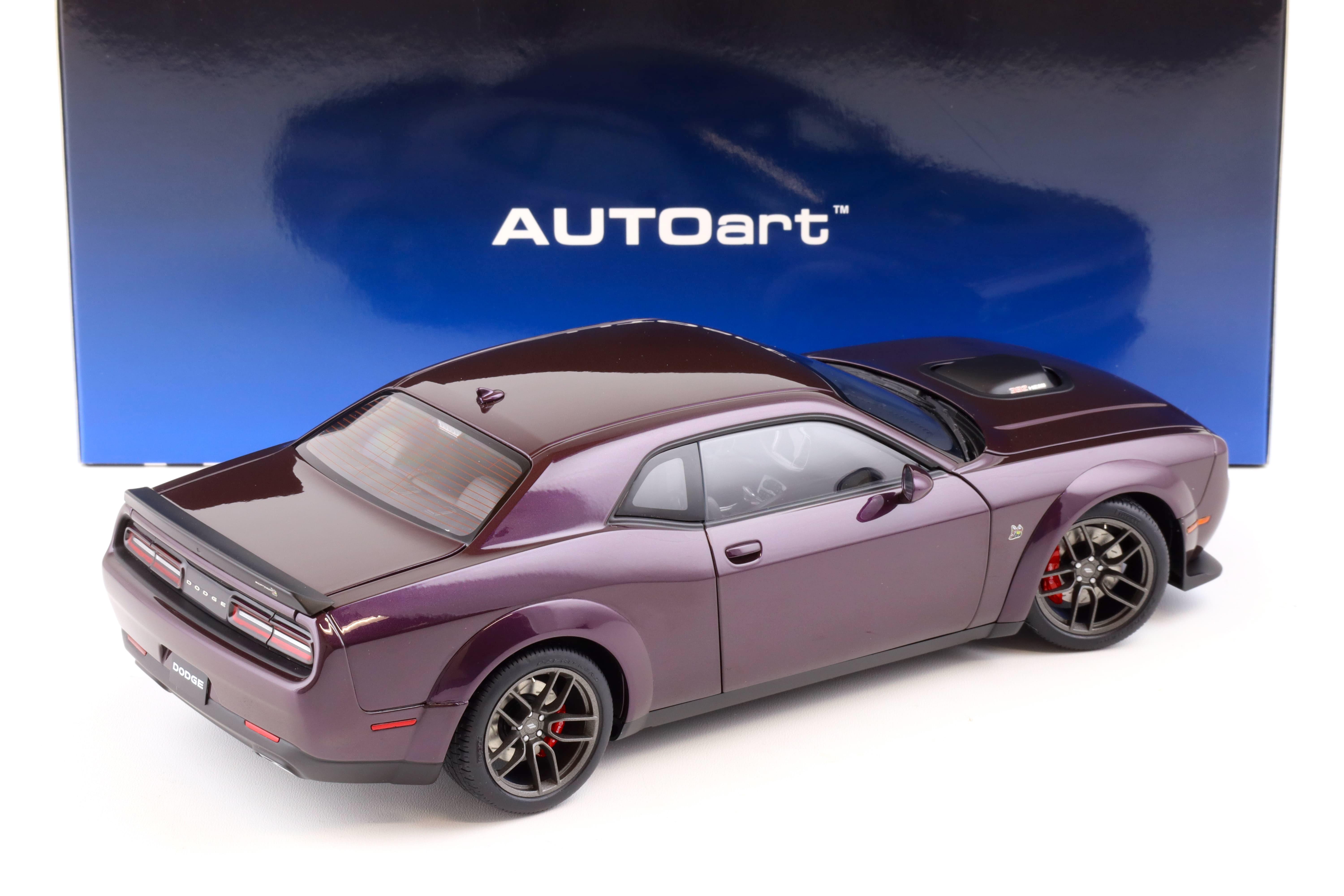 1:18 AUTOart Dodge Challenger R/T Scat Pack Widebody 2022 Hellraisin 71771