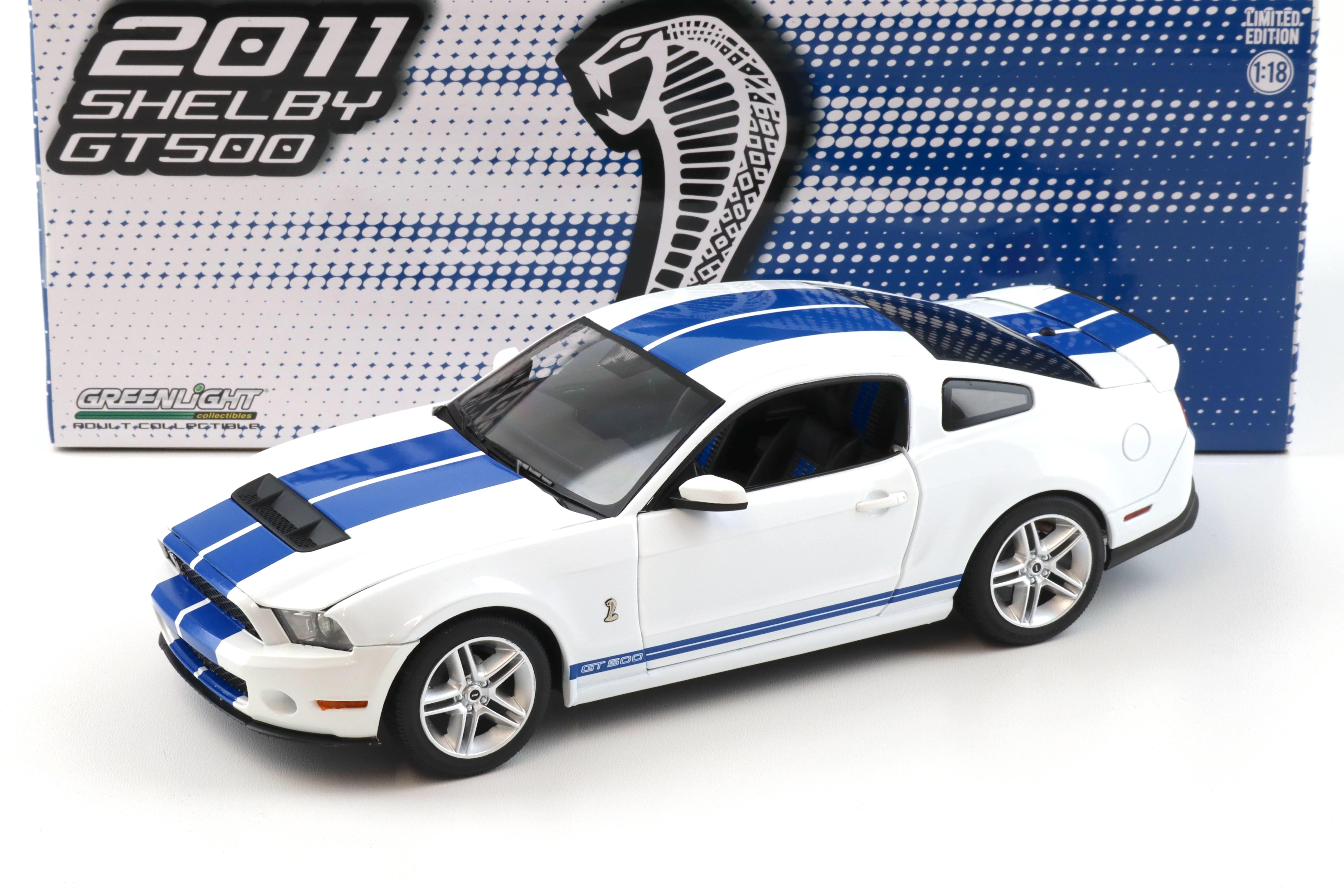 1:18 Greenlight 2011 Ford Mustang Shelby GT500 Coupe Performance white/ blue stripes