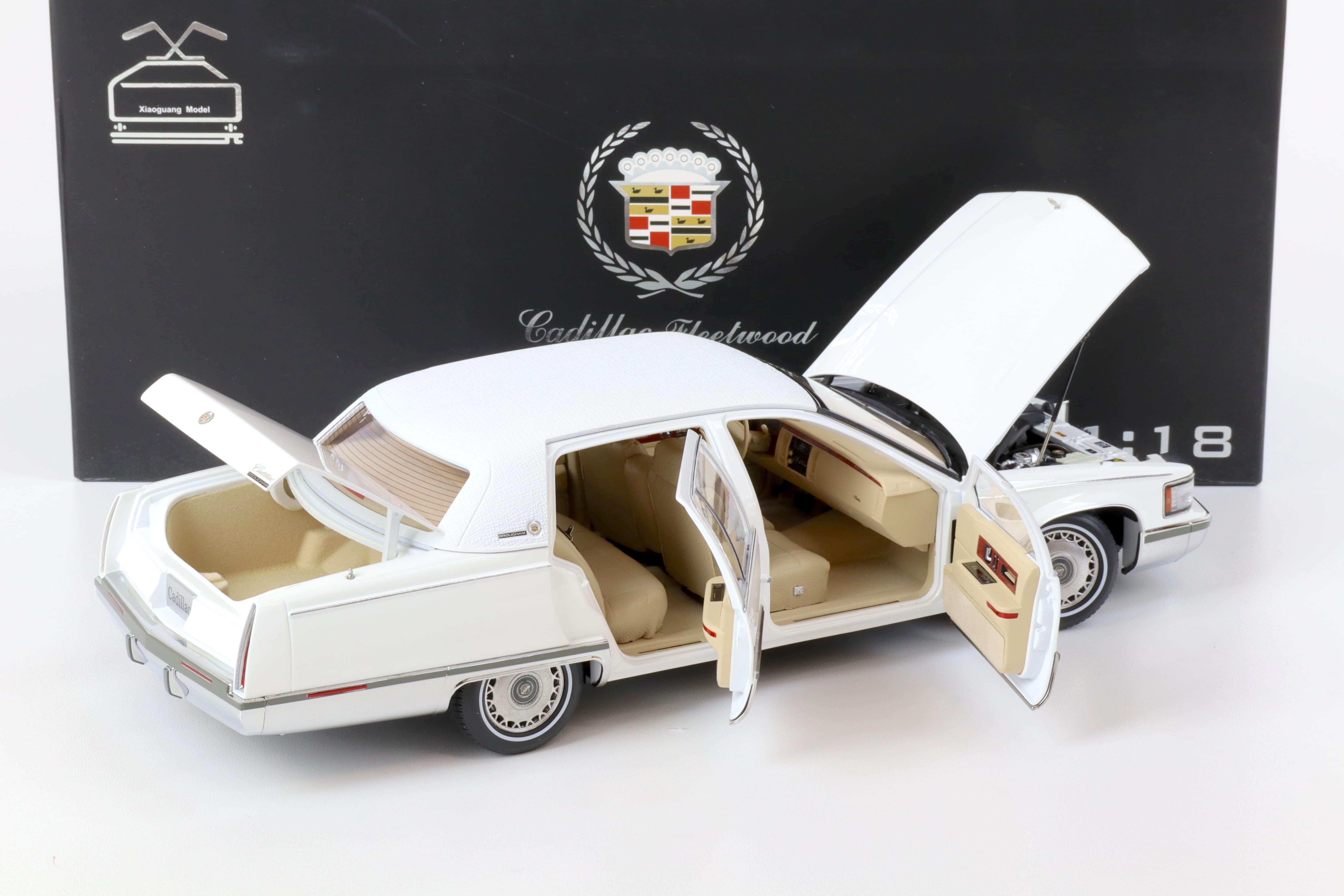 1:18 XiaoGuang Model 1993 Cadillac Fleetwood Brougham Limousine white - leather seats