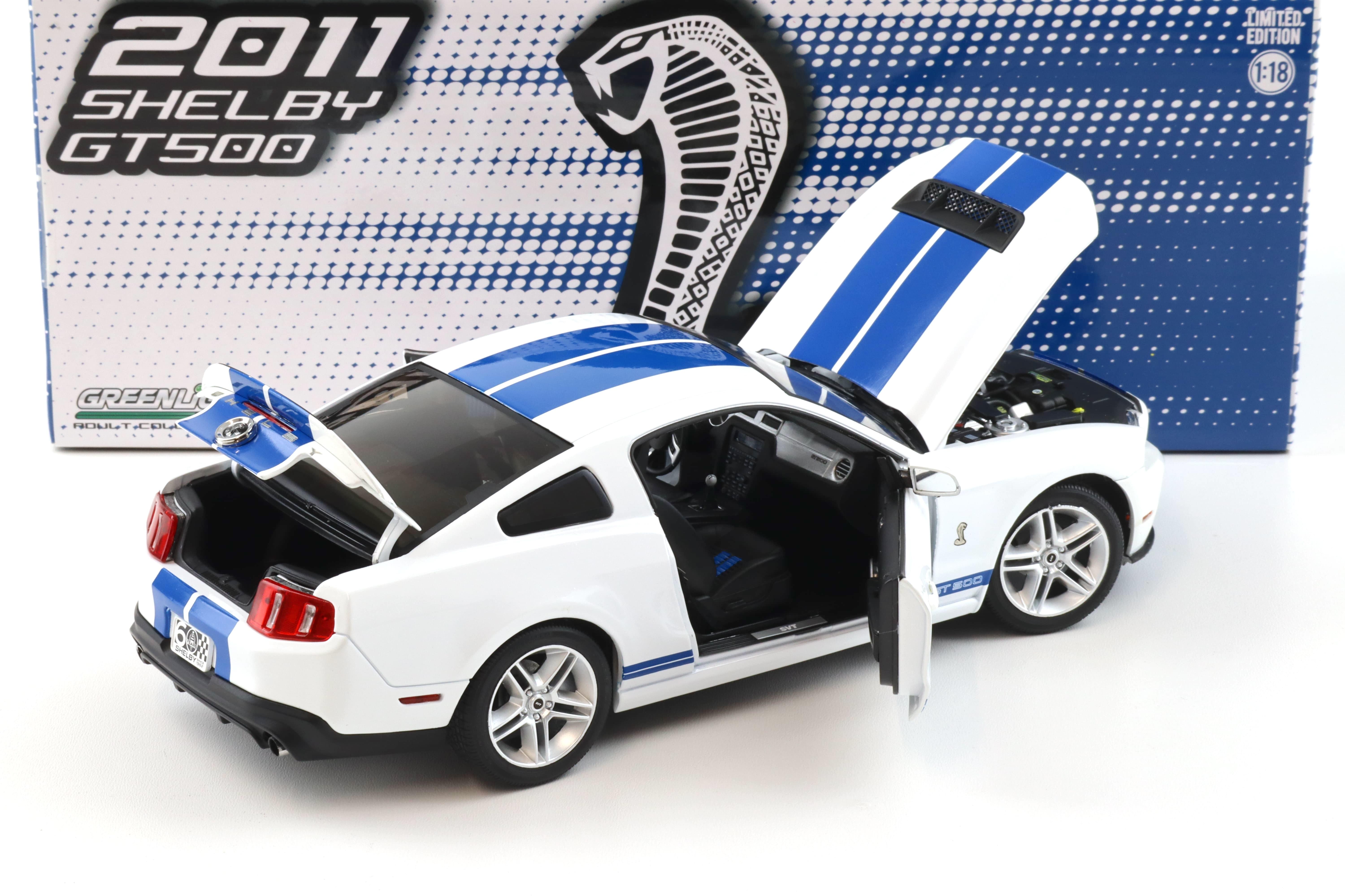 1:18 Greenlight 2011 Ford Mustang Shelby GT500 Coupe Performance white/ blue stripes