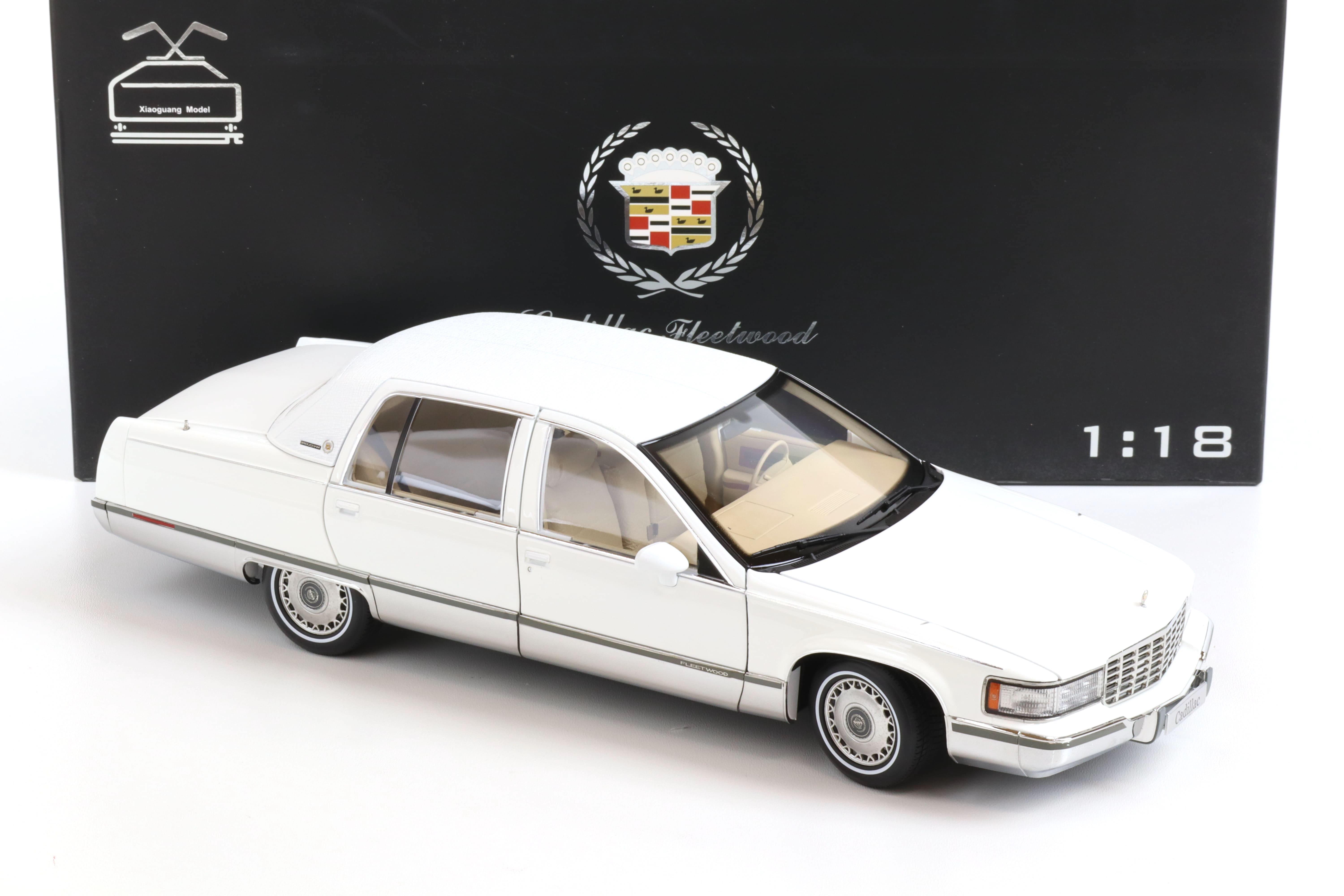 1:18 XiaoGuang Model 1993 Cadillac Fleetwood Brougham Limousine white - leather seats