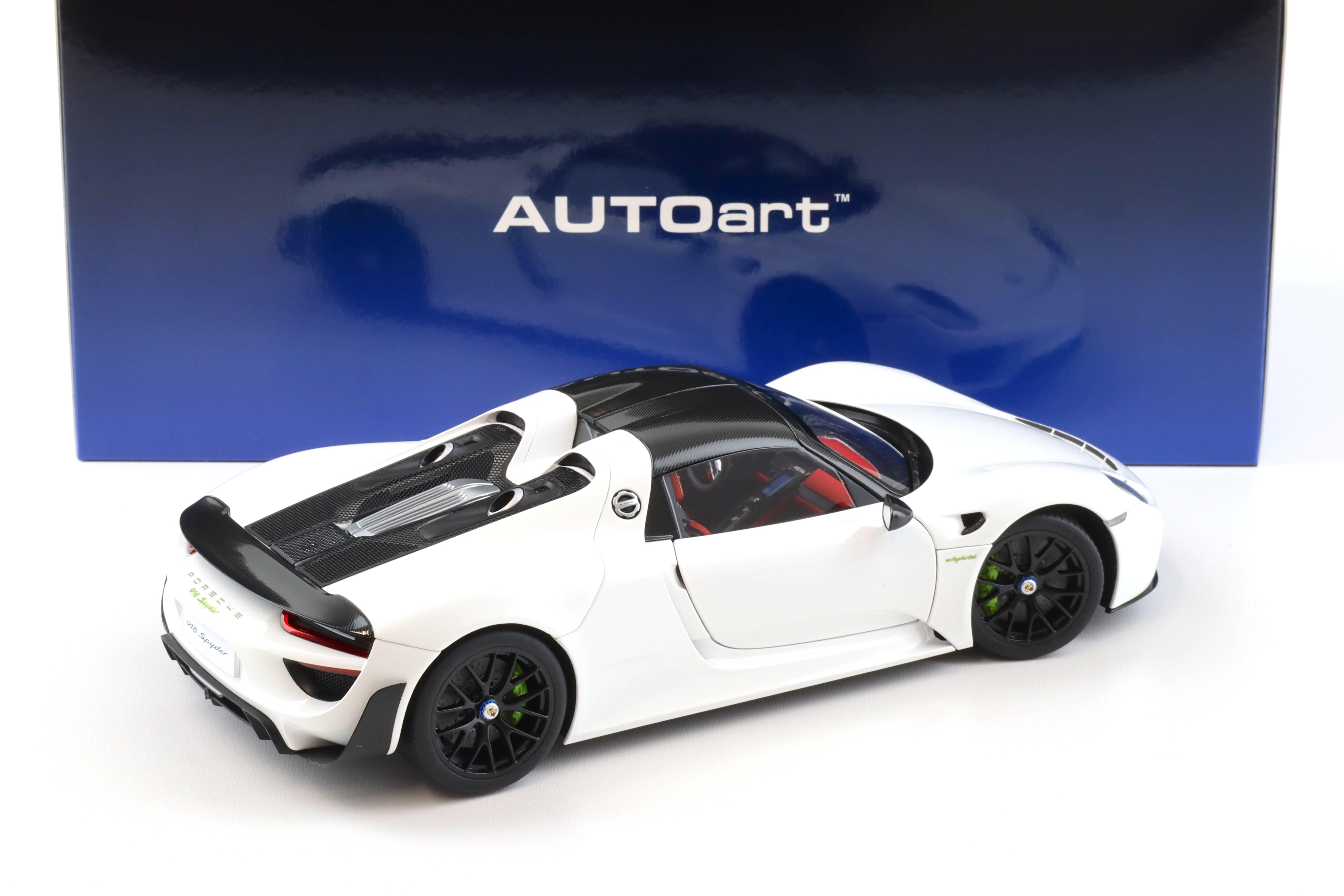 1:18 AUTOart Porsche 918 Spyder Weissach Package 2013 white/ red interior 77920