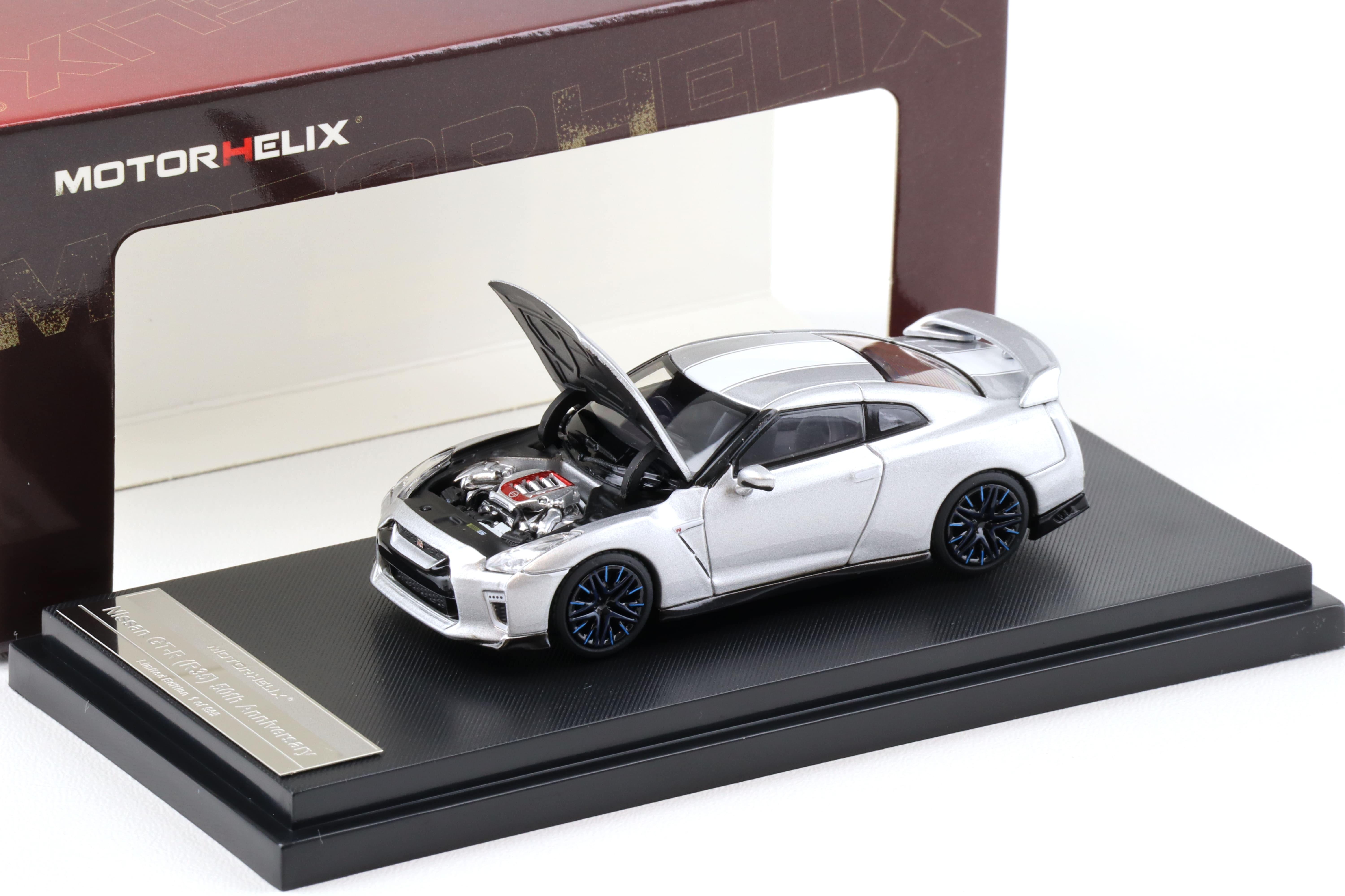 1:64 Motorhelix Nissan GT-R (R35) 50th Anniversary Ultimate metal silver M63503