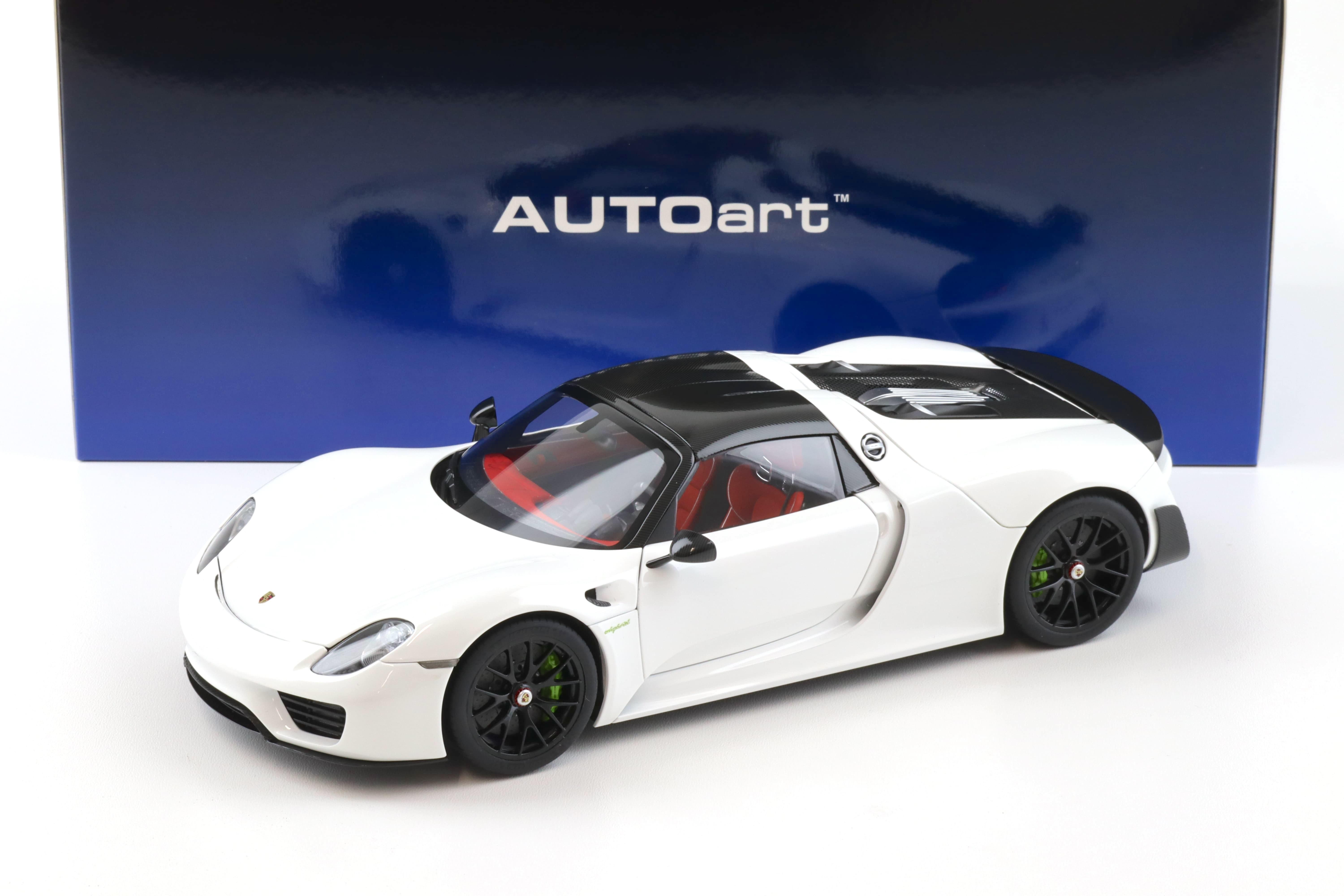 1:18 AUTOart Porsche 918 Spyder Weissach Package 2013 white/ red interior 77920