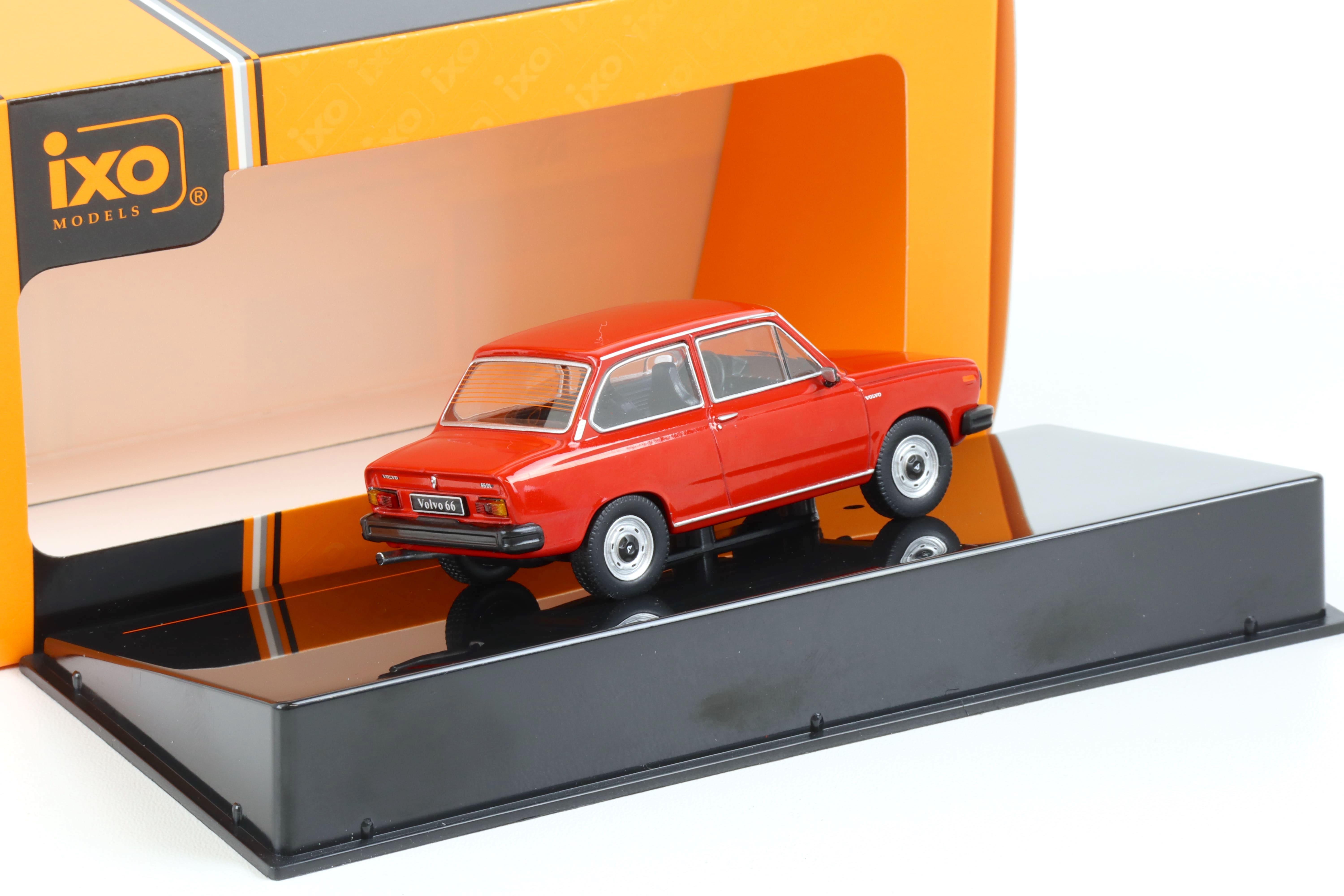 1:43 IXO 1977 Volvo 66 red CLC402N