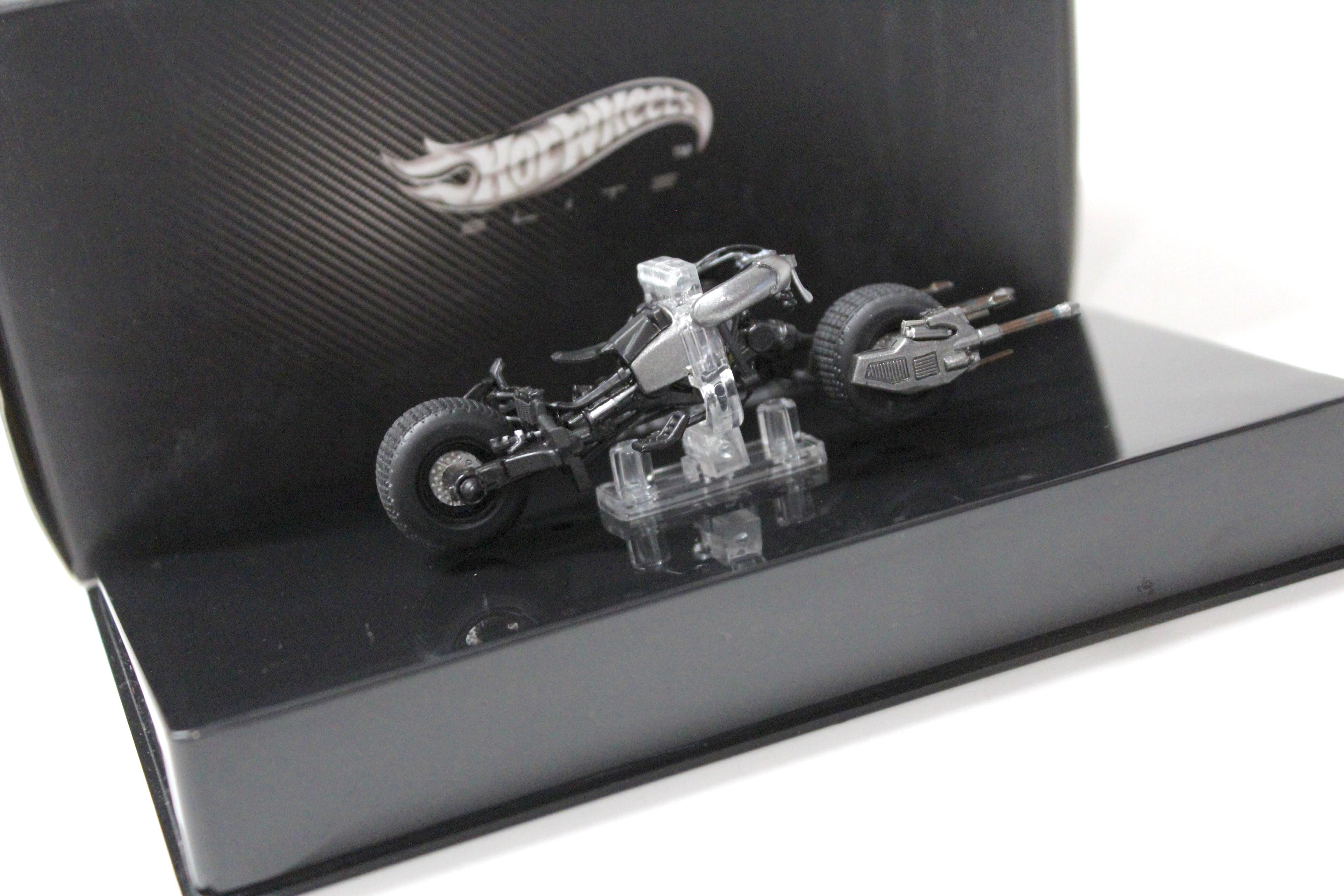 1:43 Hot Wheels Elite Motorcycle Batman BAT-POD Dark Knight Trilogy