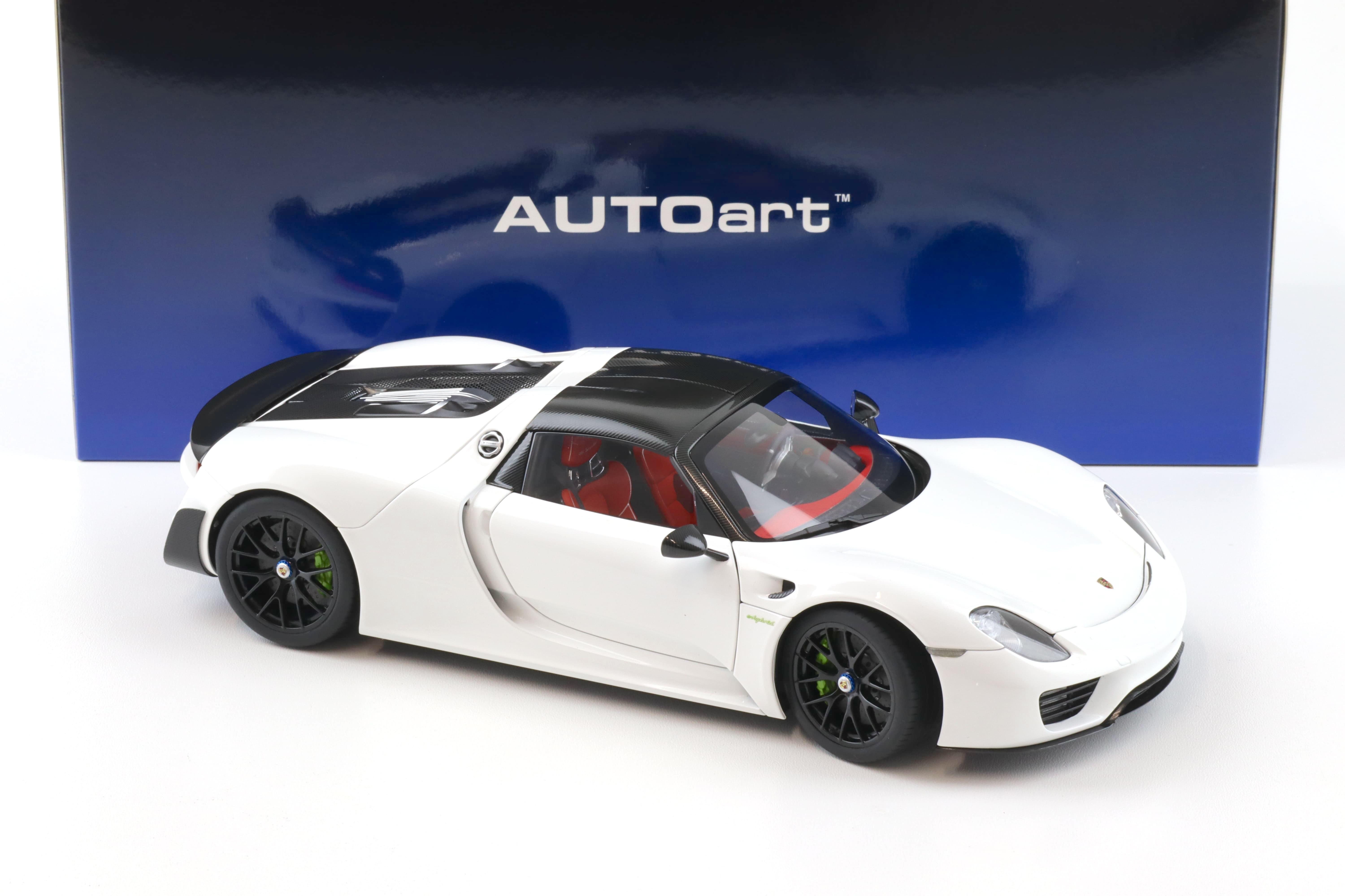 1:18 AUTOart Porsche 918 Spyder Weissach Package 2013 white/ red interior 77920