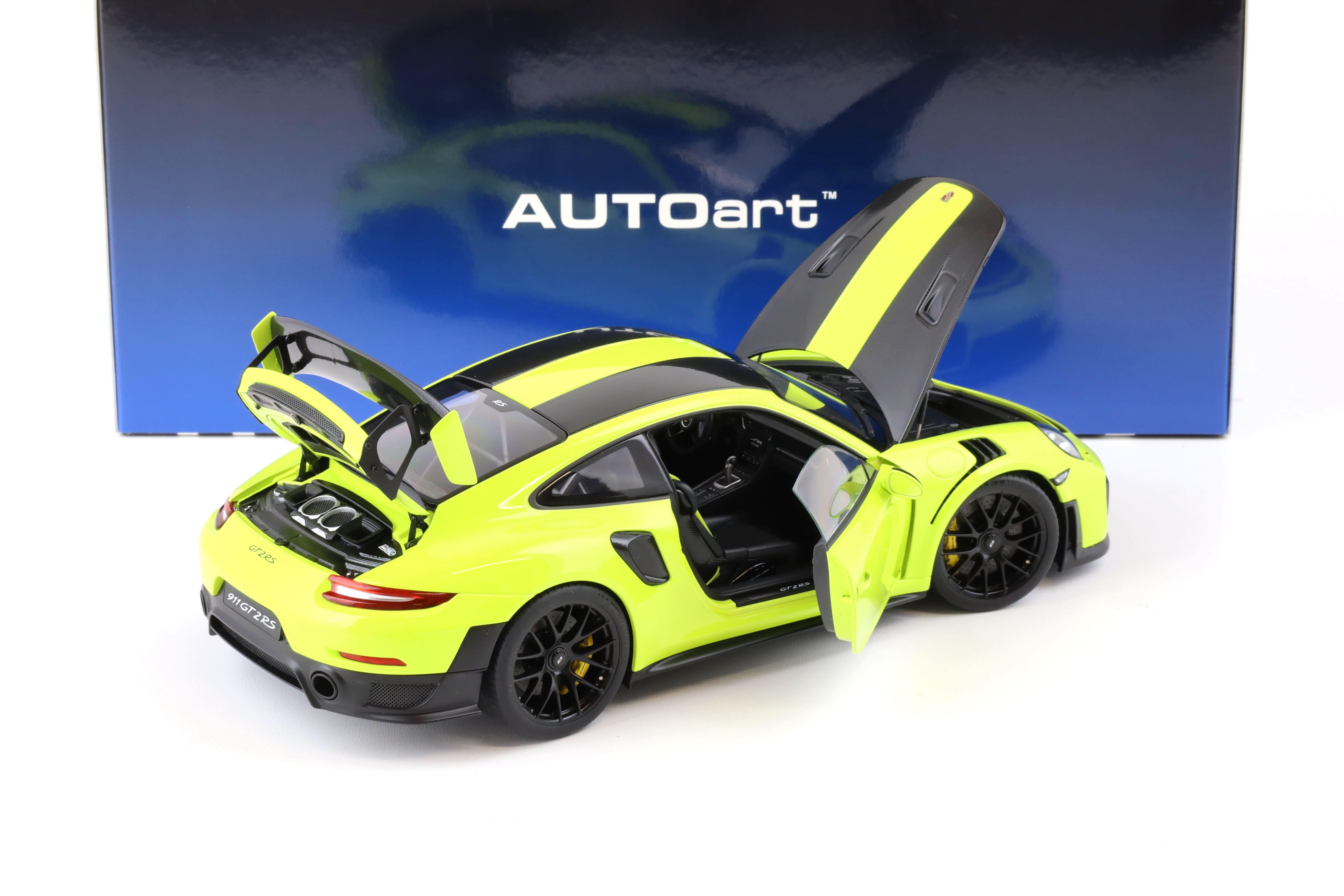 1:18 AUTOart Porsche 911 (991.2) GT2 RS 2017 Weissach Package acid green 78187