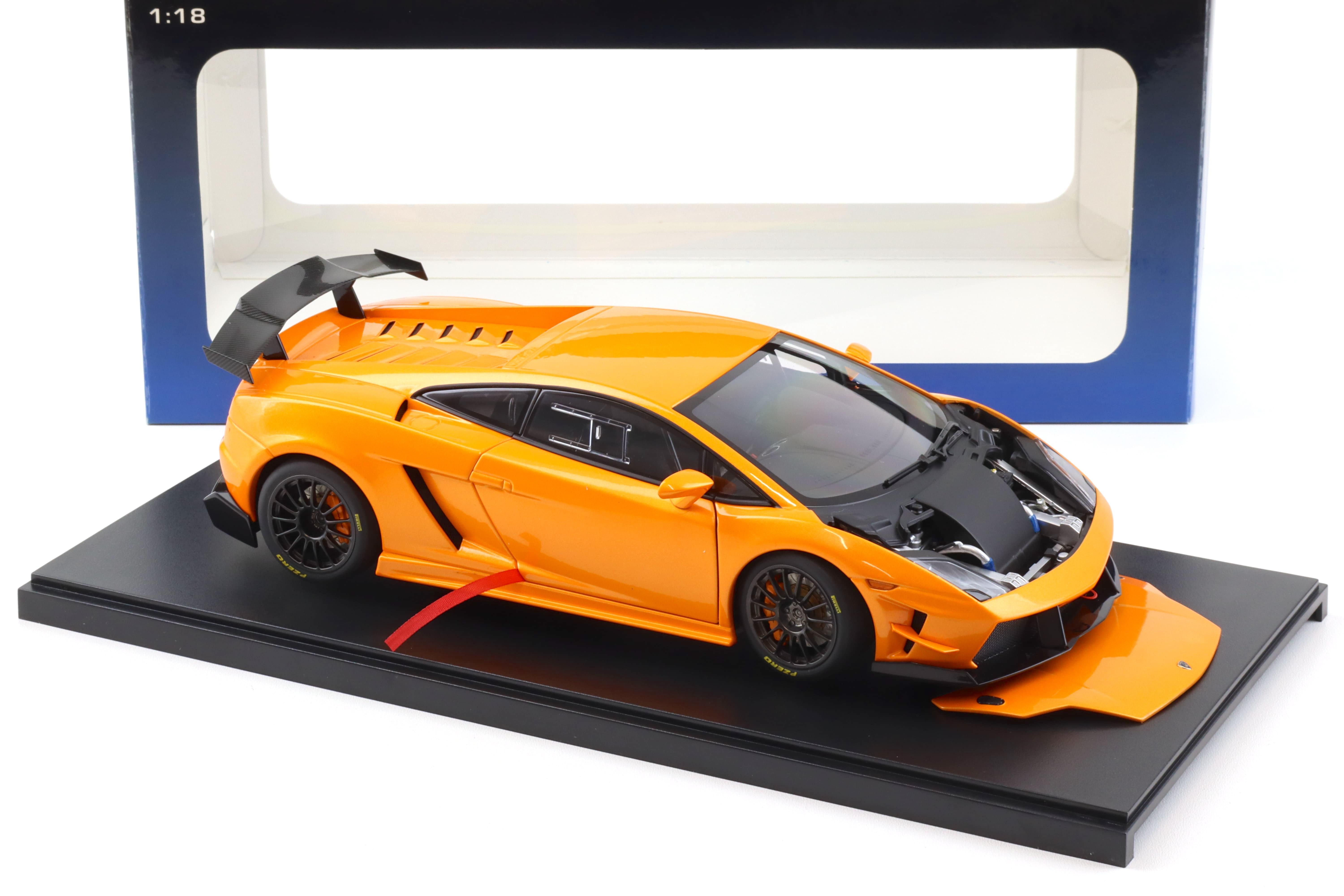 1:18 AUTOart Lamborghini Gallardo LP560-4 Super Trofeo orange metallic 74688