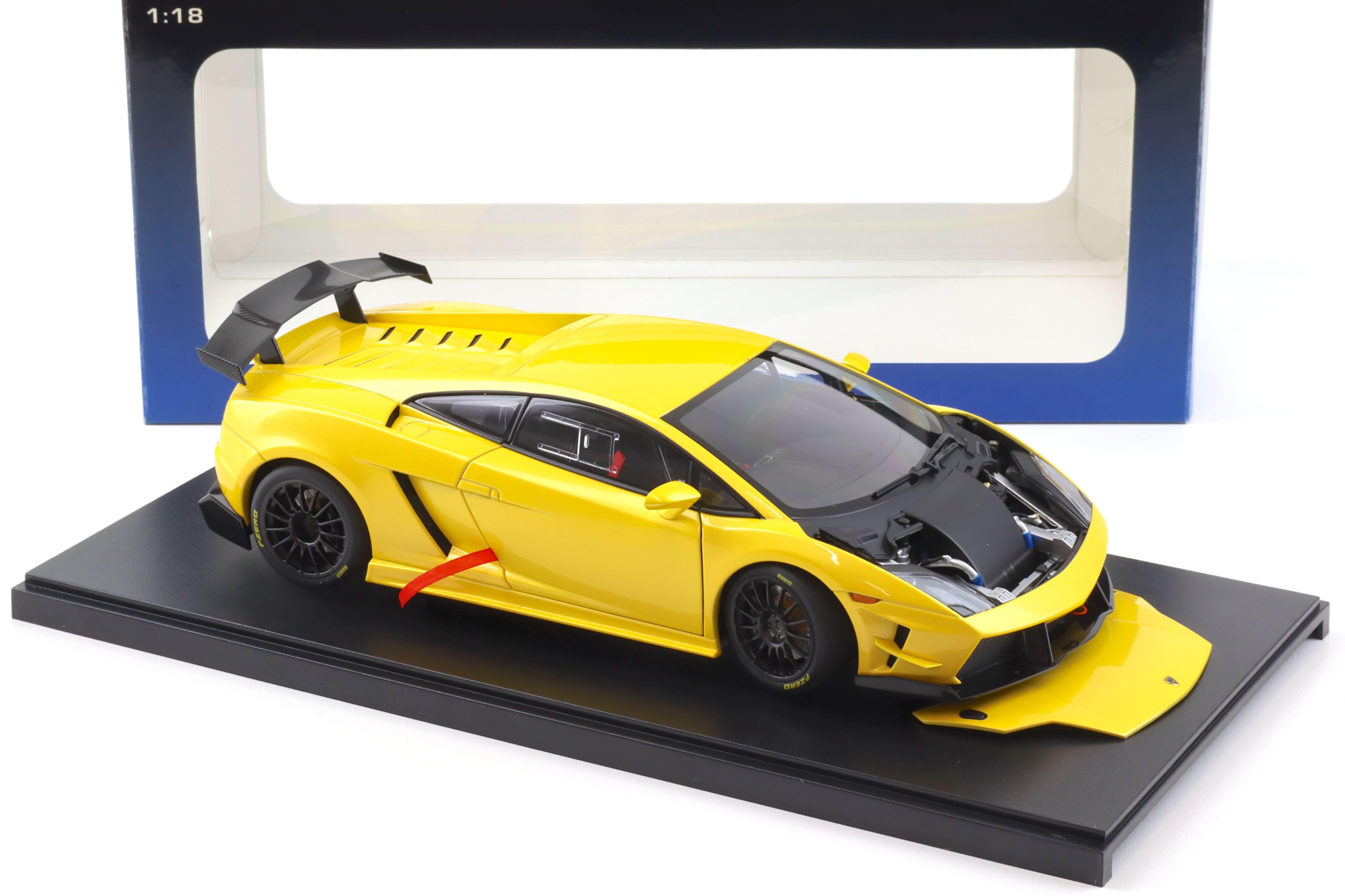 1:18 AUTOart Lamborghini Gallardo LP560-4 Super Trofeo yellow 74687