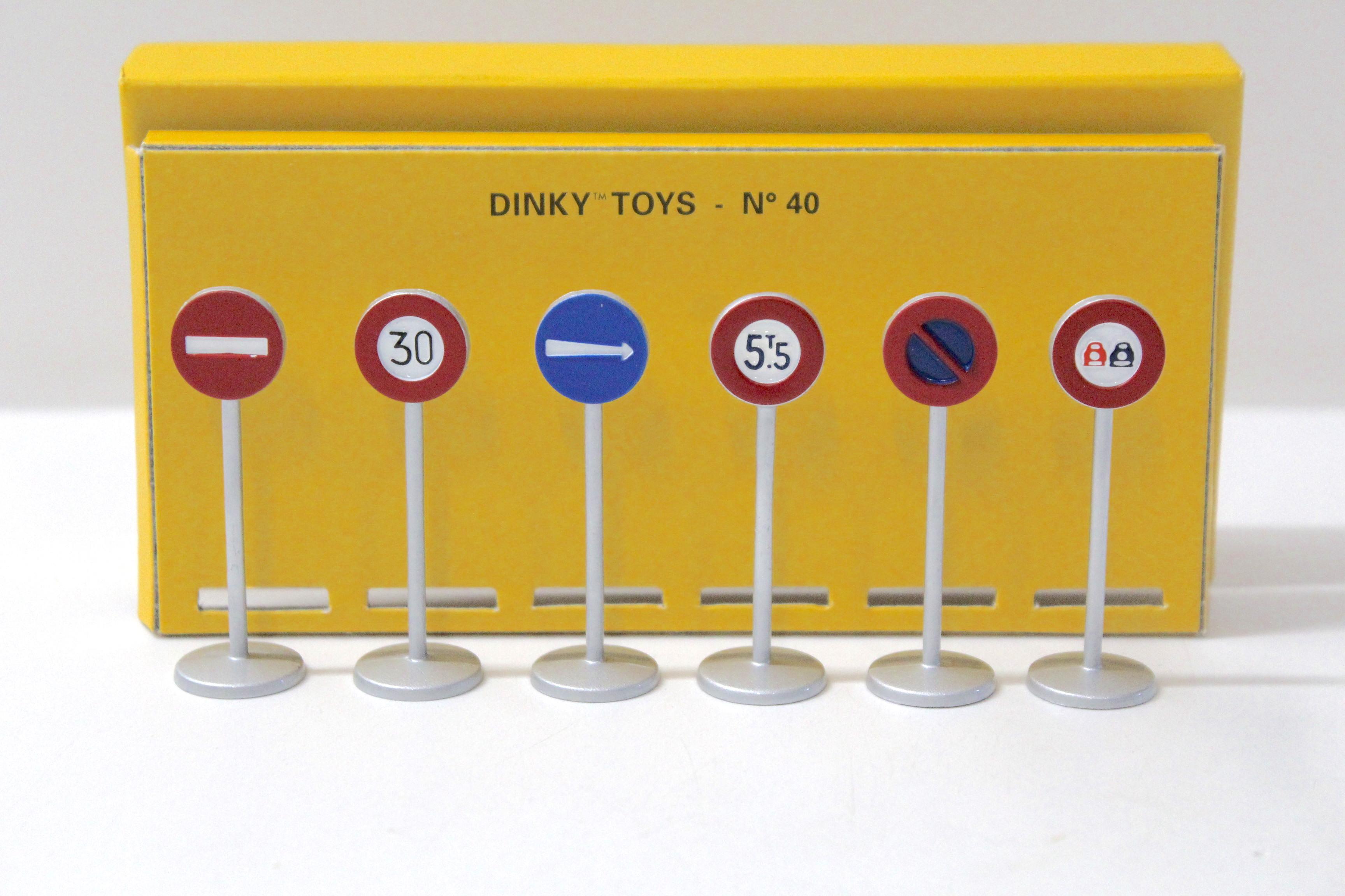 1:43 Dinky Toys Schilder Verkehrszeichen Road signs Panneaux de Signalisation 6 pcs.