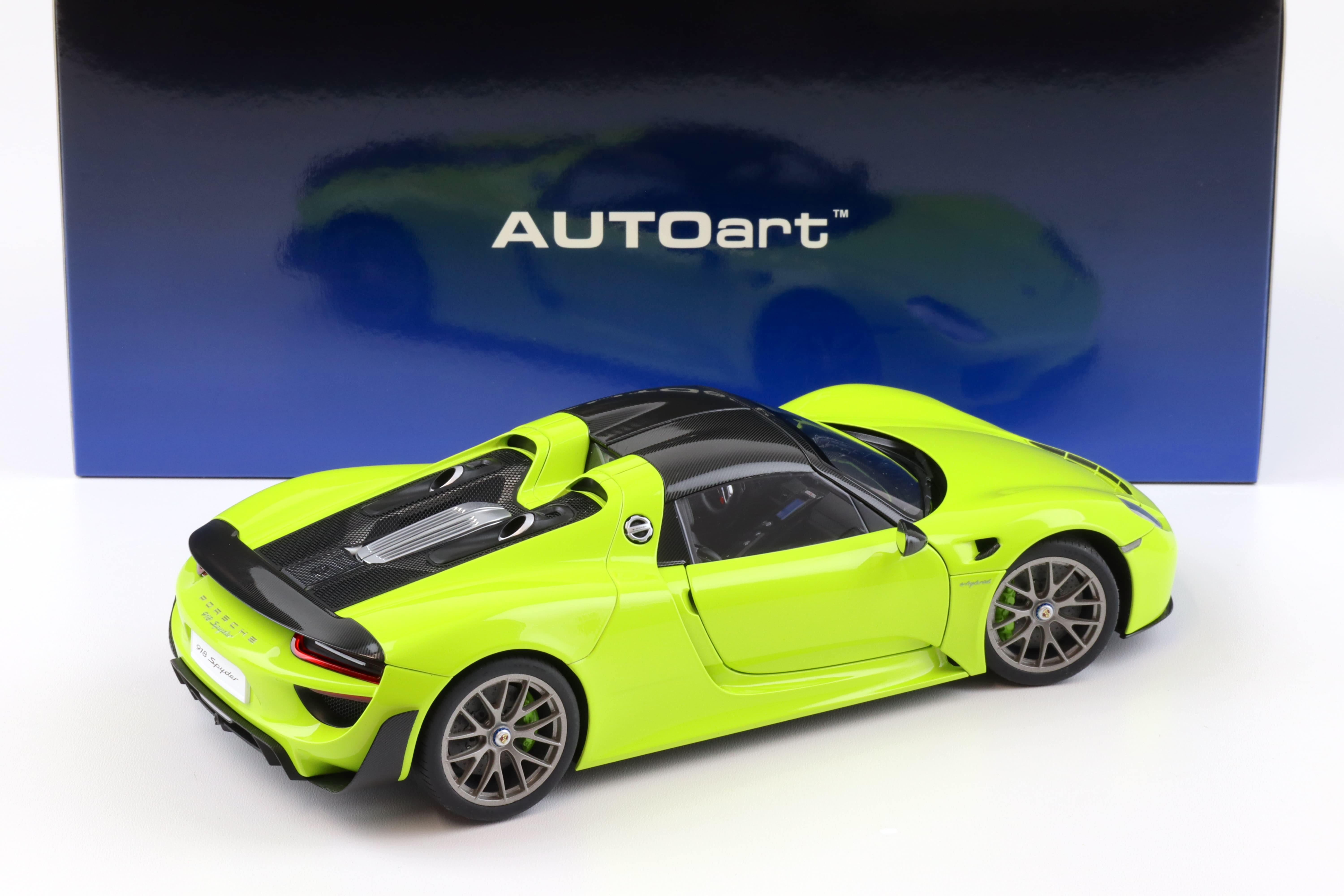 1:18 AUTOart Porsche 918 Spyder Weissach Package 2013 Acid green 77921