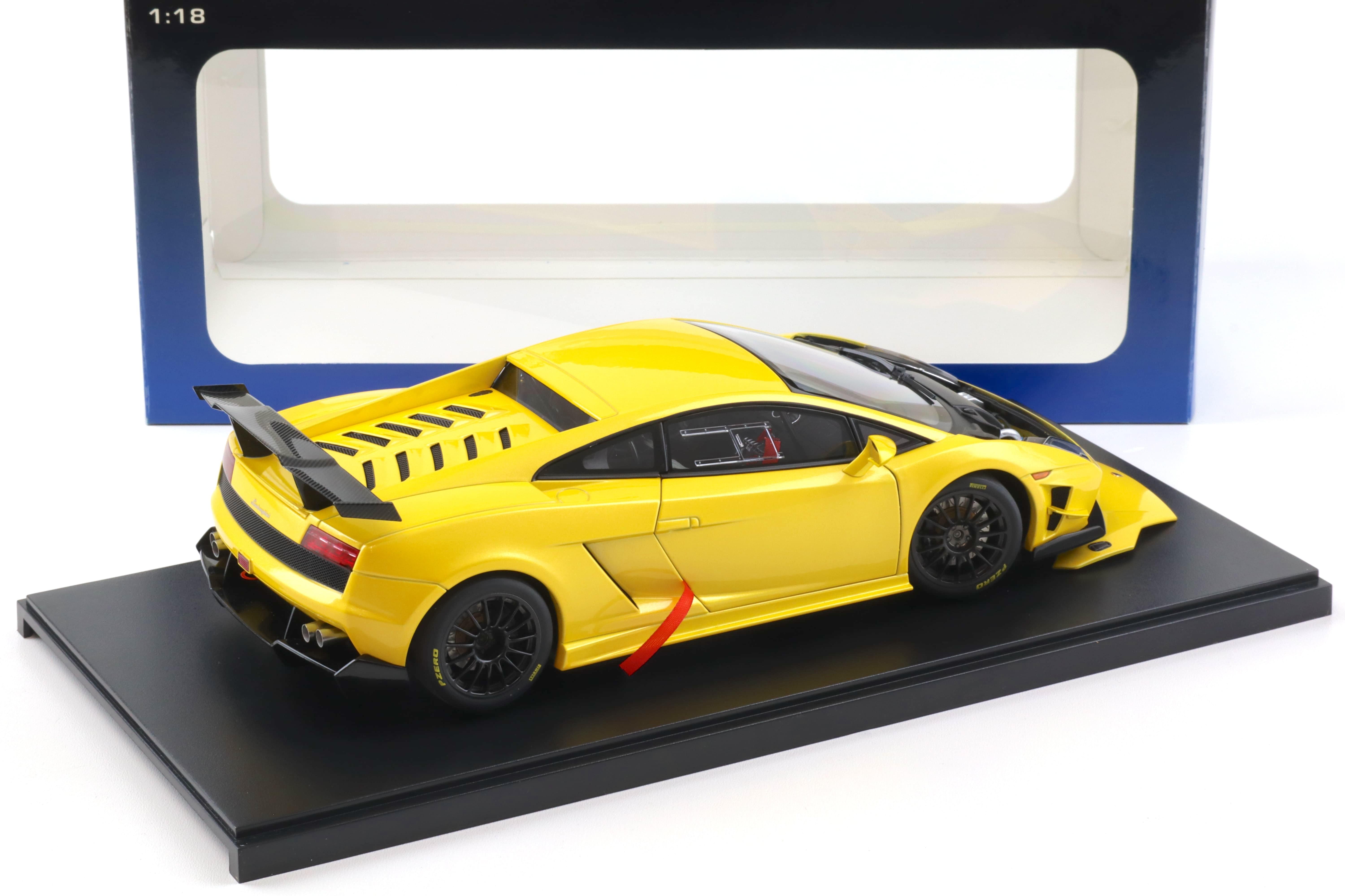 1:18 AUTOart Lamborghini Gallardo LP560-4 Super Trofeo yellow 74687