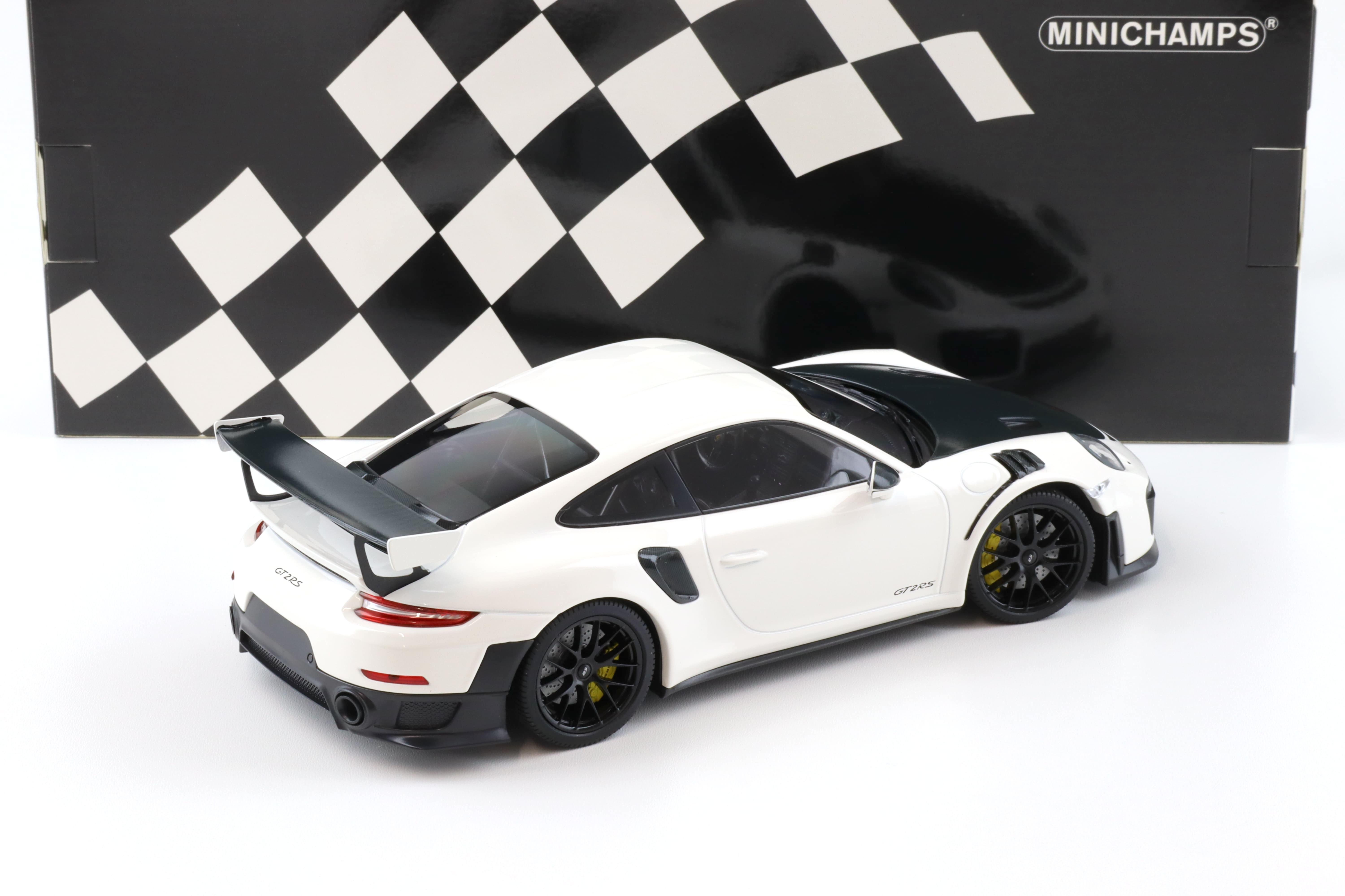 1:18 Minichamps Porsche 911 (991.2) GT2 RS white with black wheels 2018