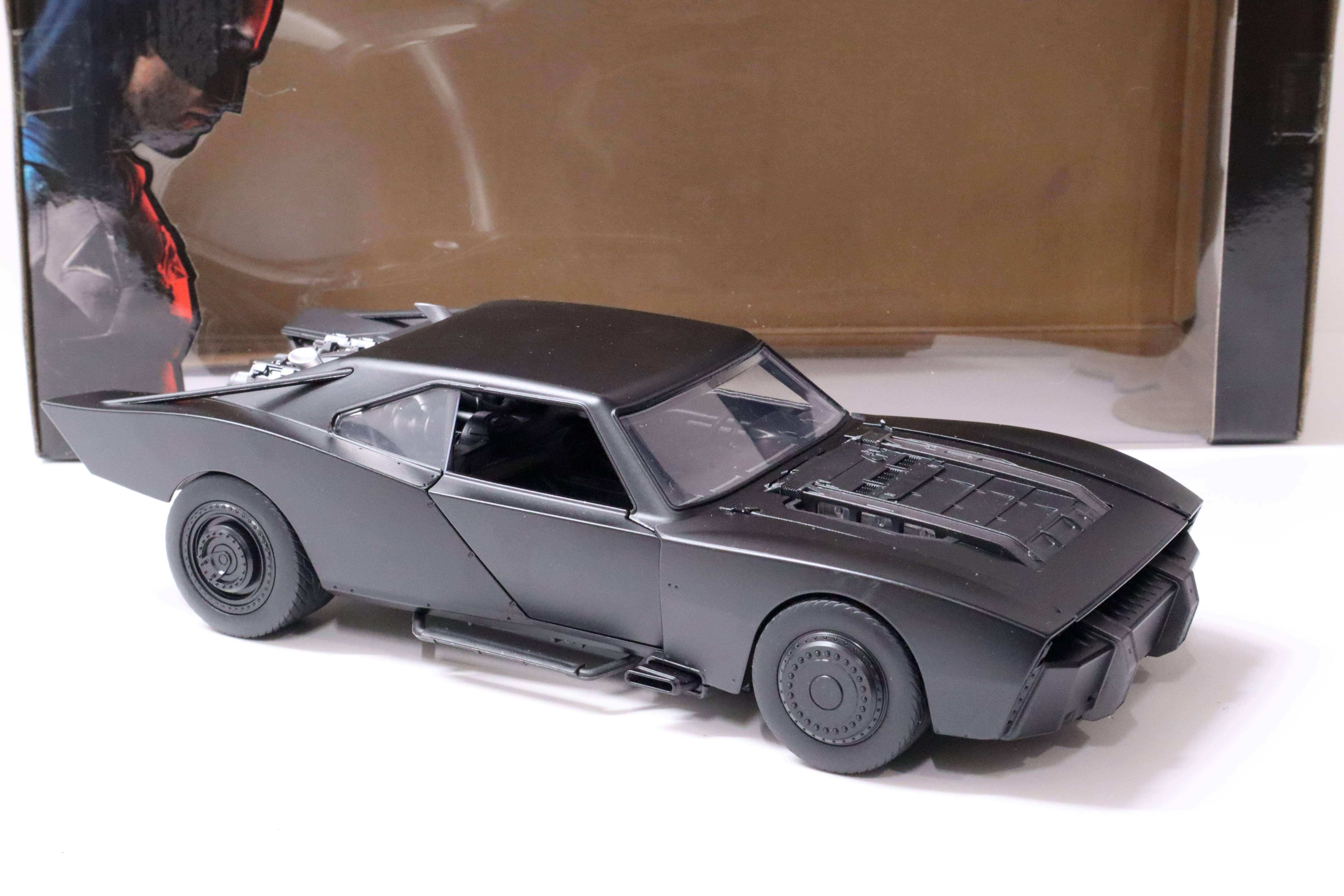 1:18 Jada Toys 2022 Batmobile Batman with Figure matt black + Lights 