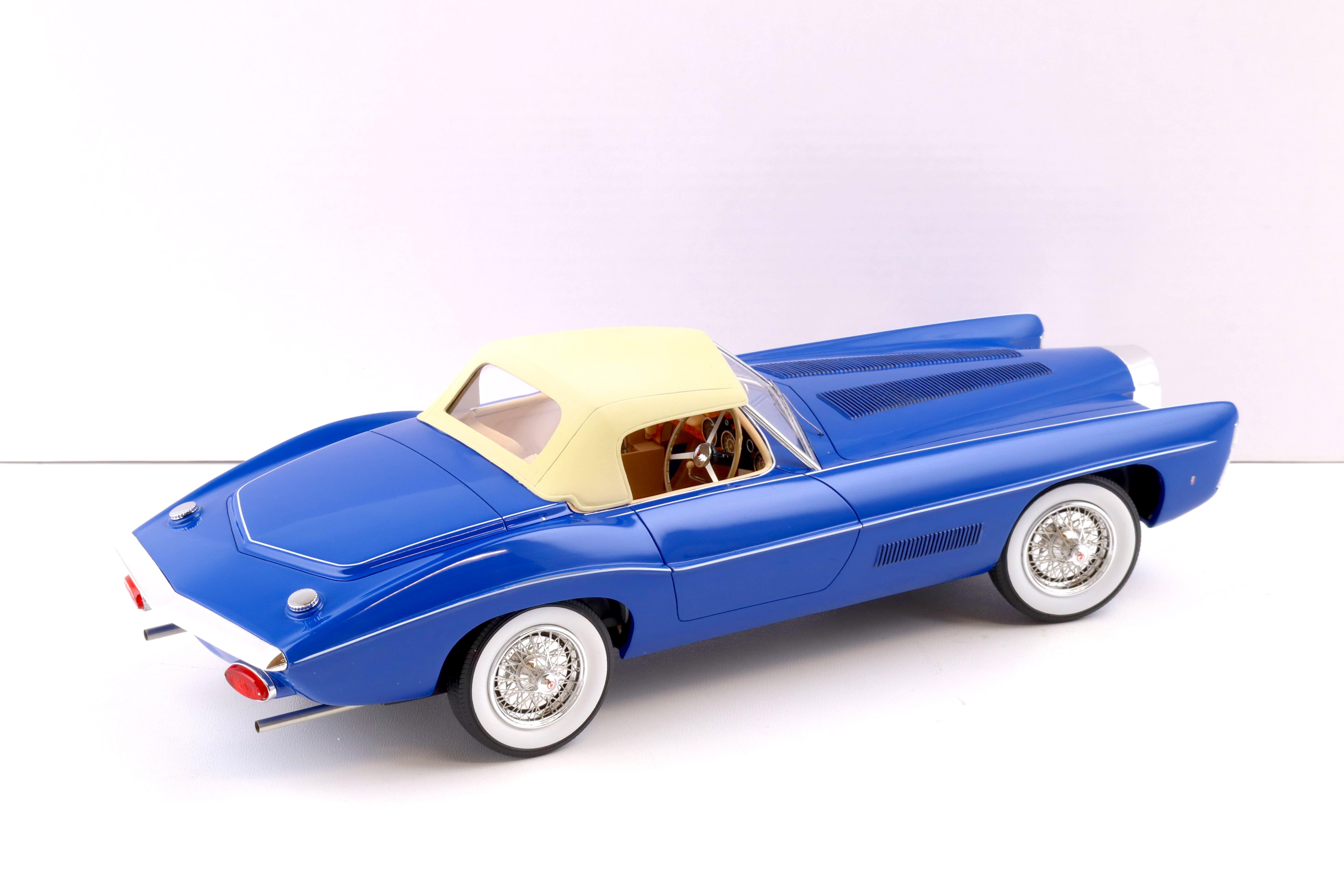 1:18 Matrix Bugatti T101C Exner-Ghia closed Top 1966 blue/ white
