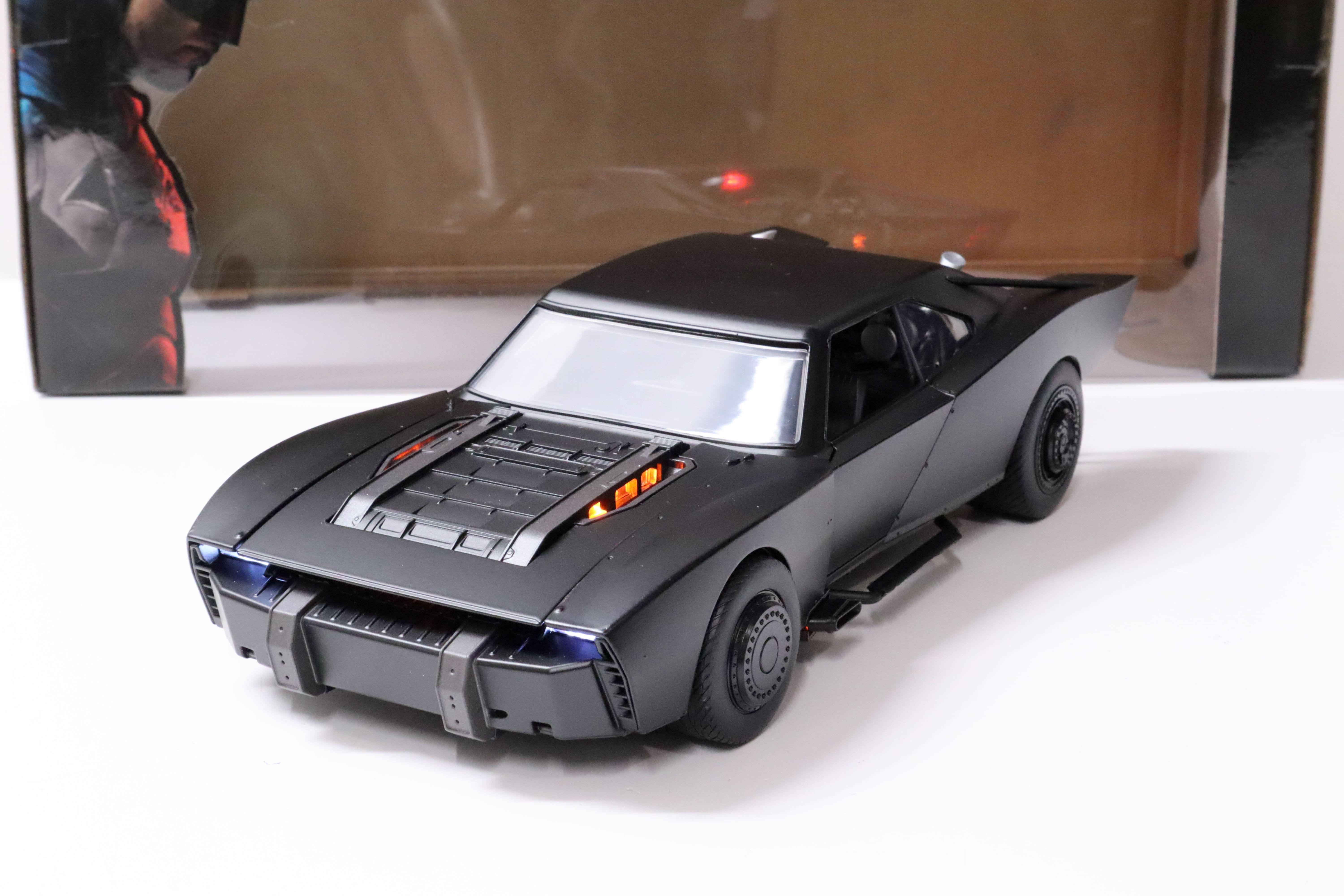 1:18 Jada Toys 2022 Batmobile Batman with Figure matt black + Lights 