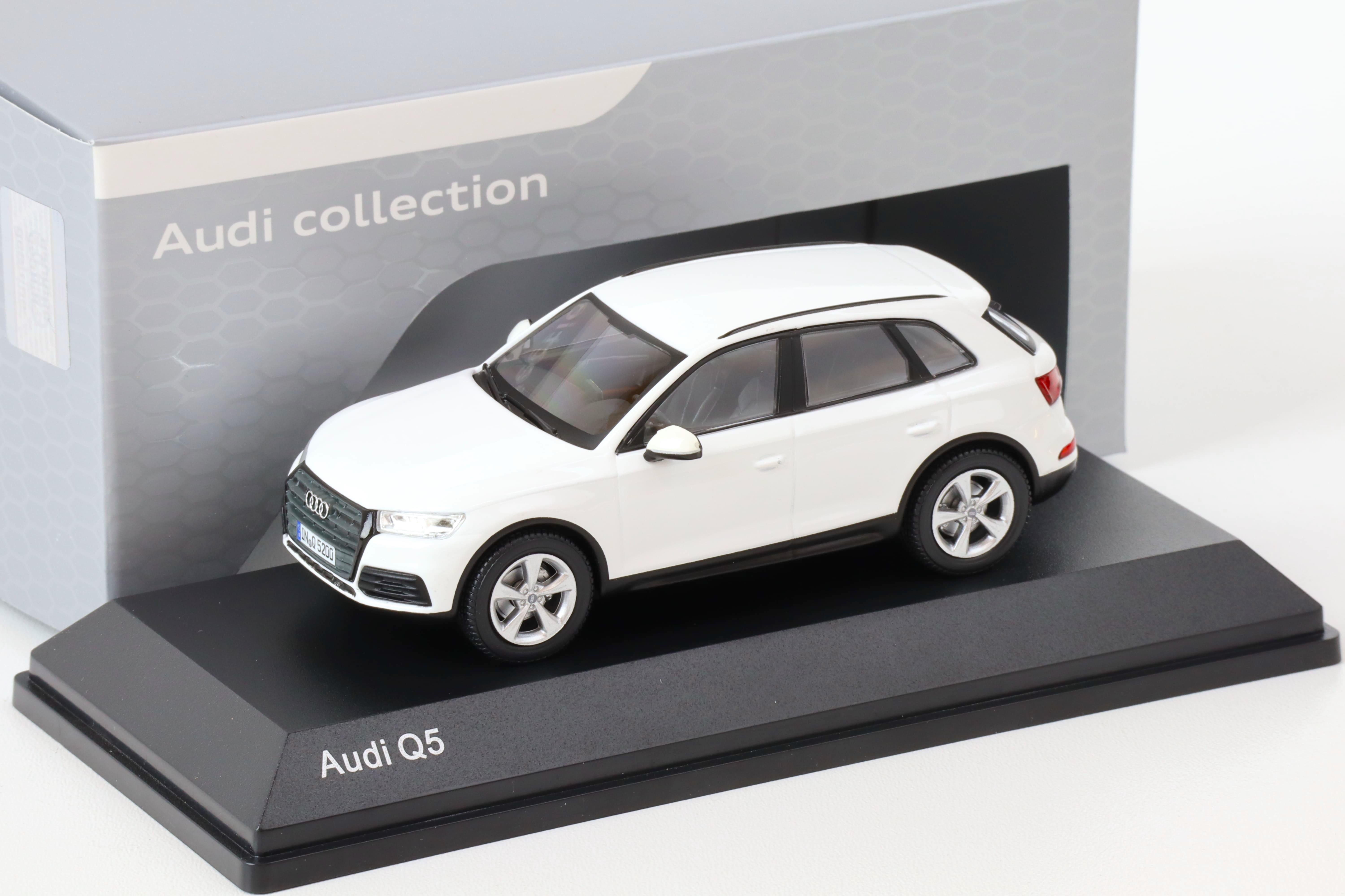 1:43 iScale Audi Q5 Ibis white 2017 DEALER VERSION