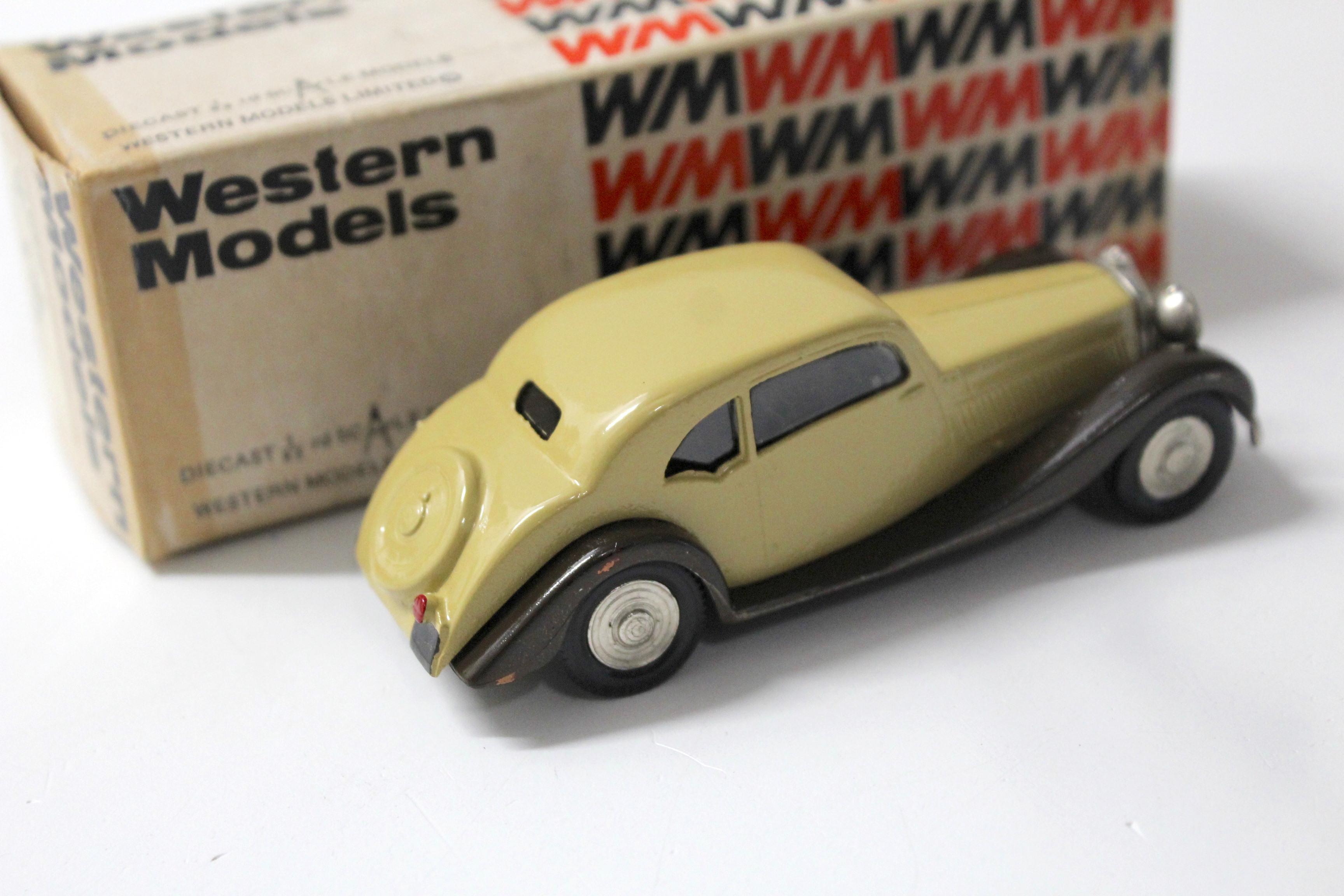 1:43 Western Models 1947 Bentley 3 1/2 Litre 2-Door Saloon beige/ brown