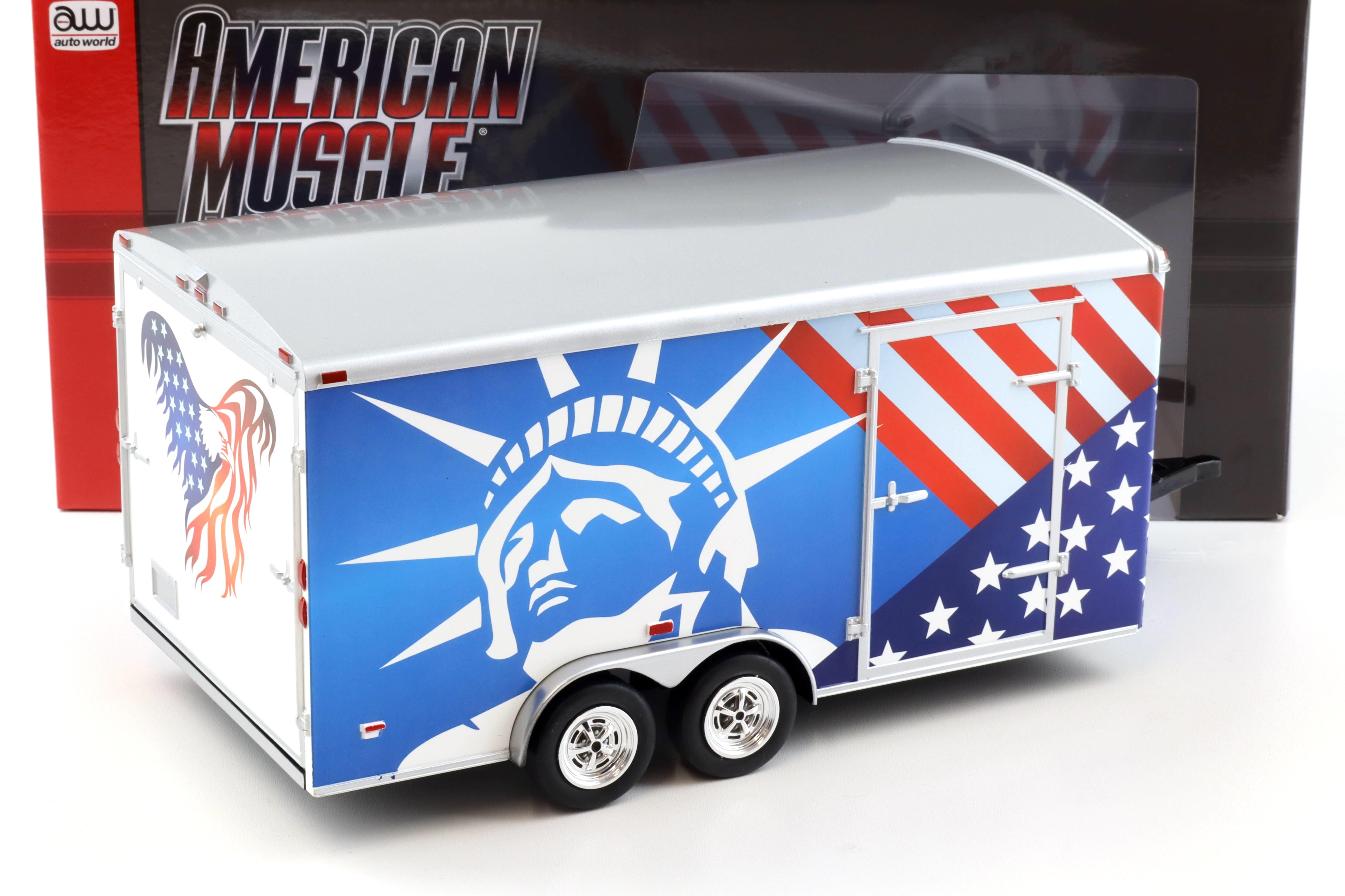 1:18 Auto World Four Wheel Enclosed Trailer Anhänger Patriotic USA red/white/blue