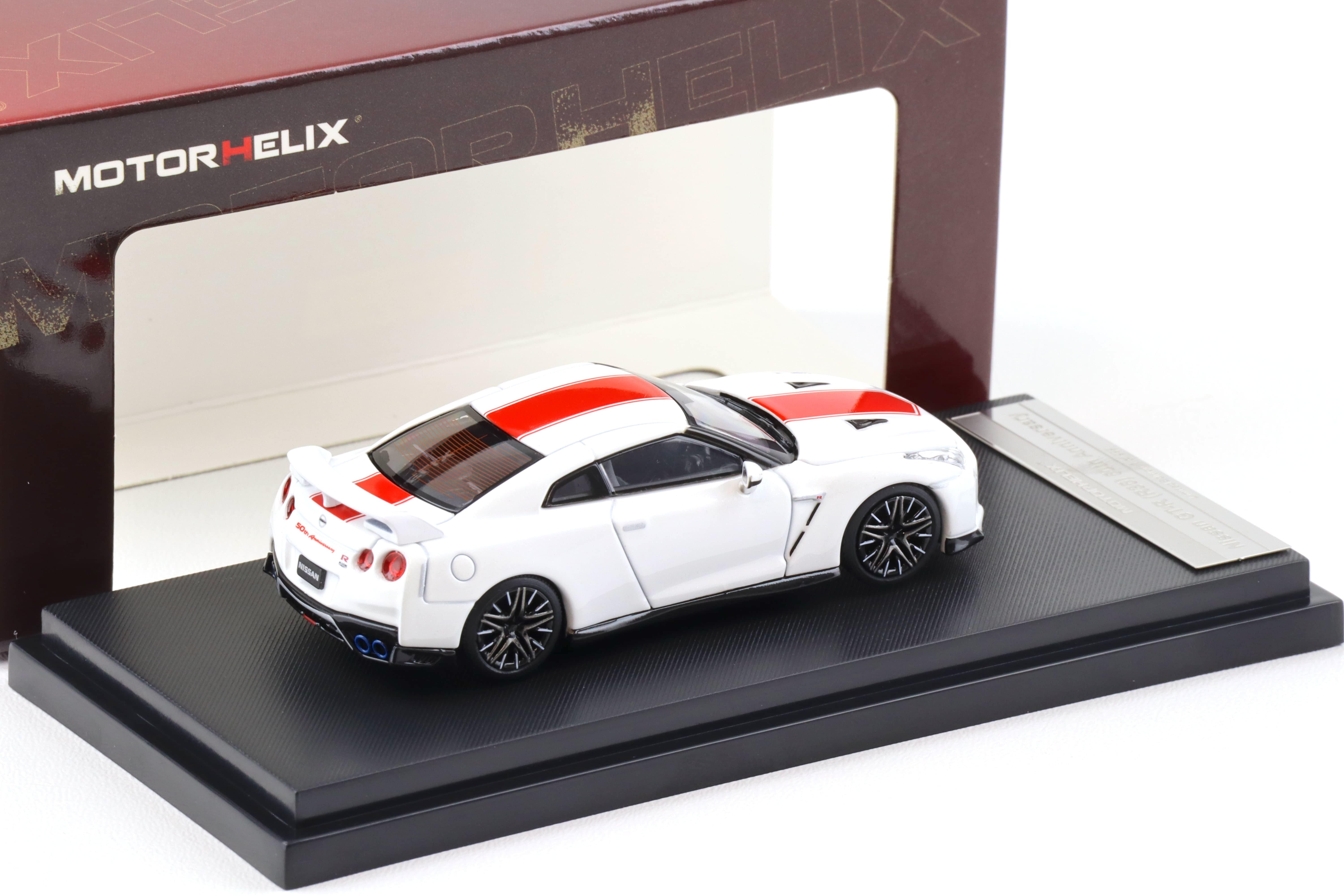 1:64 Motorhelix Nissan GT-R (R35) 50th Anniversary Brilliant white pearl M63502