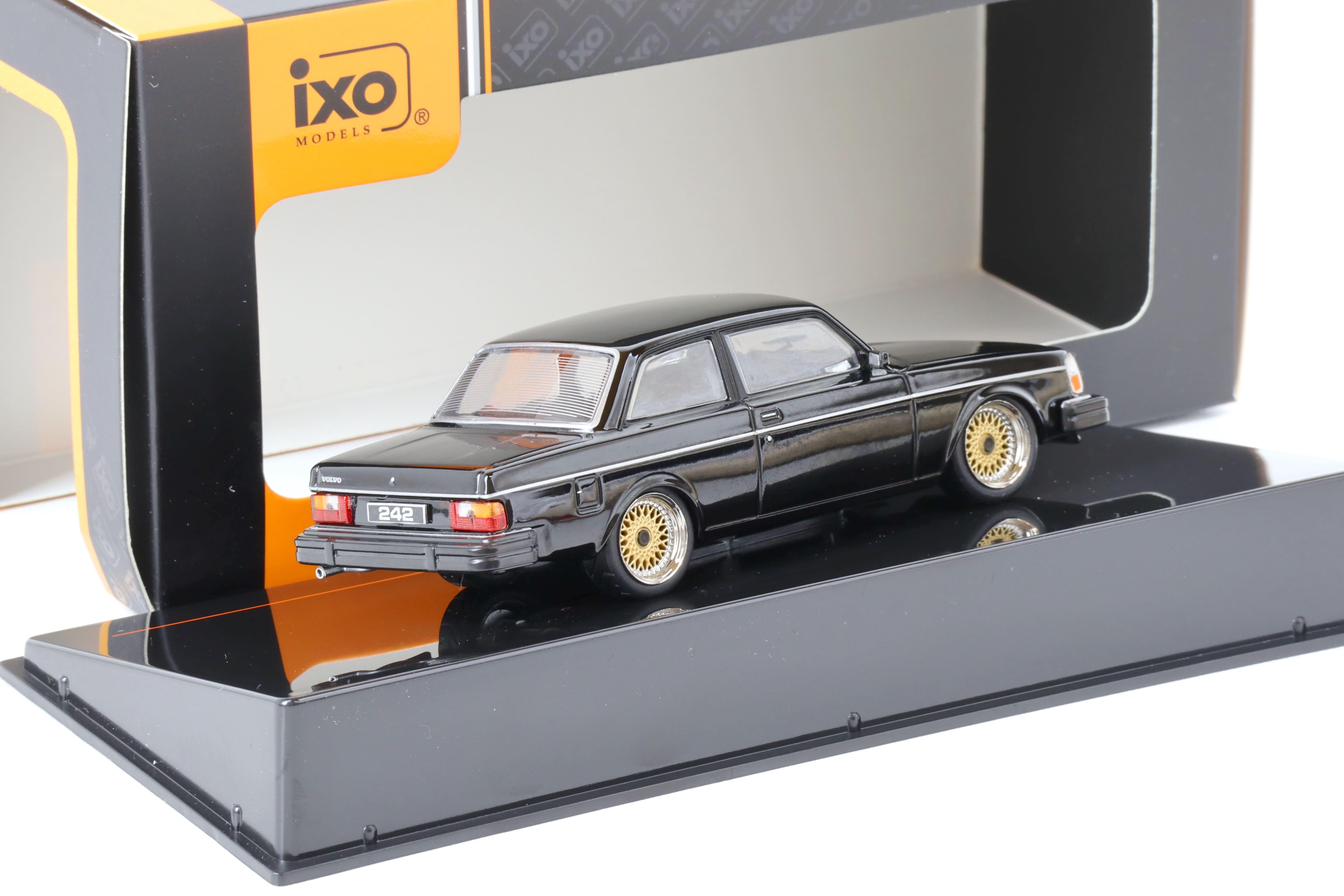 1:43 IXO Volvo 242 Custom black 1980