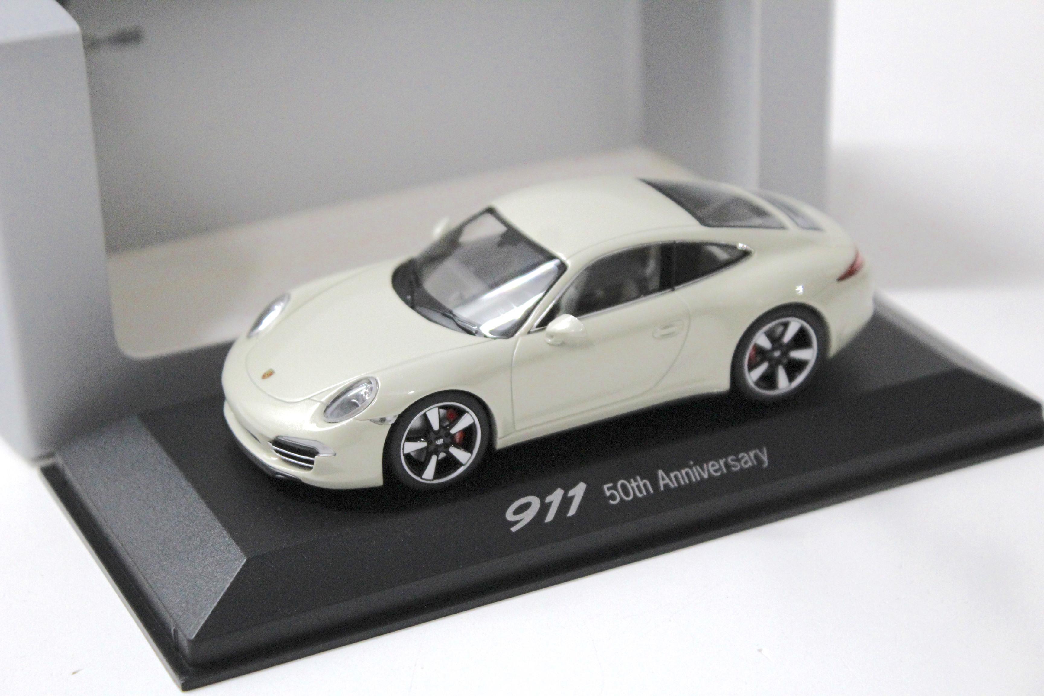 1:43 Minichamps Porsche 911 (991) Carrera "50th Anniversary" pearl white DEALER VERSION