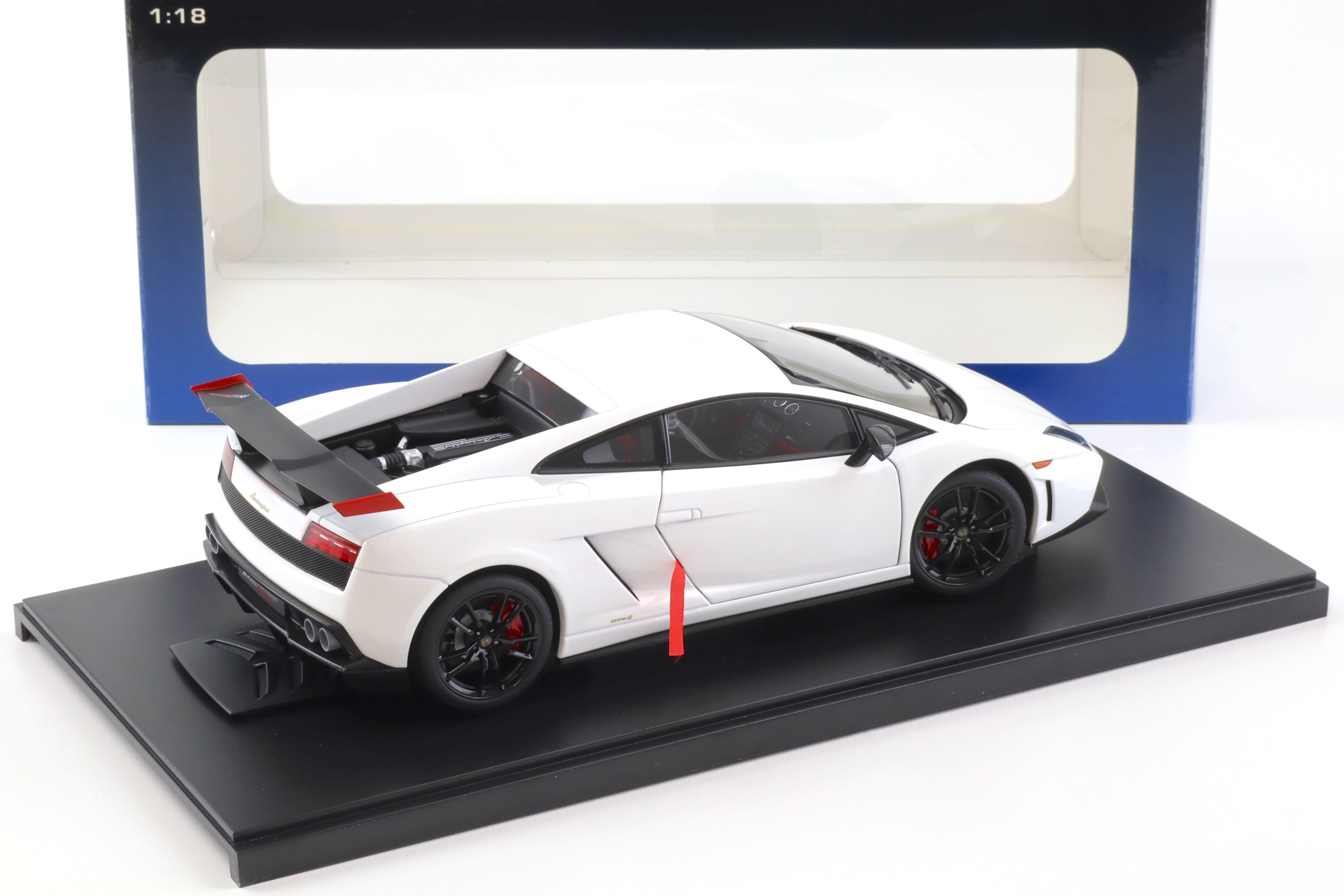 1:18 AUTOart Lamborghini Gallardo LP570 Supertrofeo Stradale Bianco Monocerus/ white