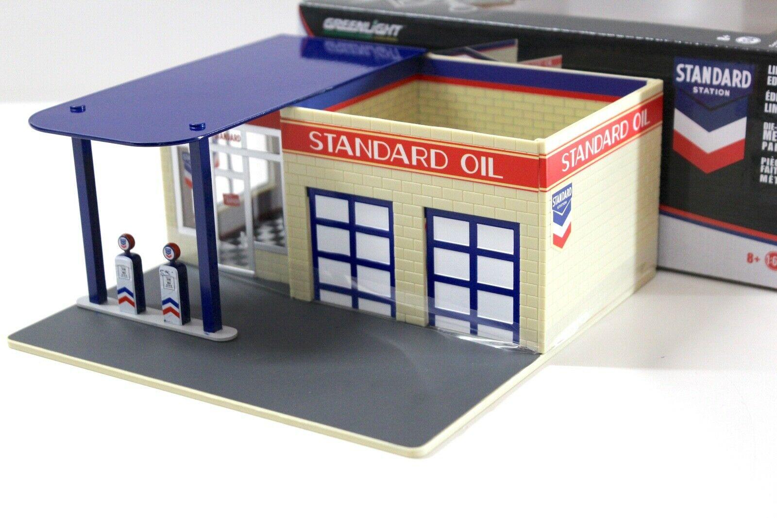 1:64 Greenlight Vintage Gas Station "STANDARD STATION" Tankstelle