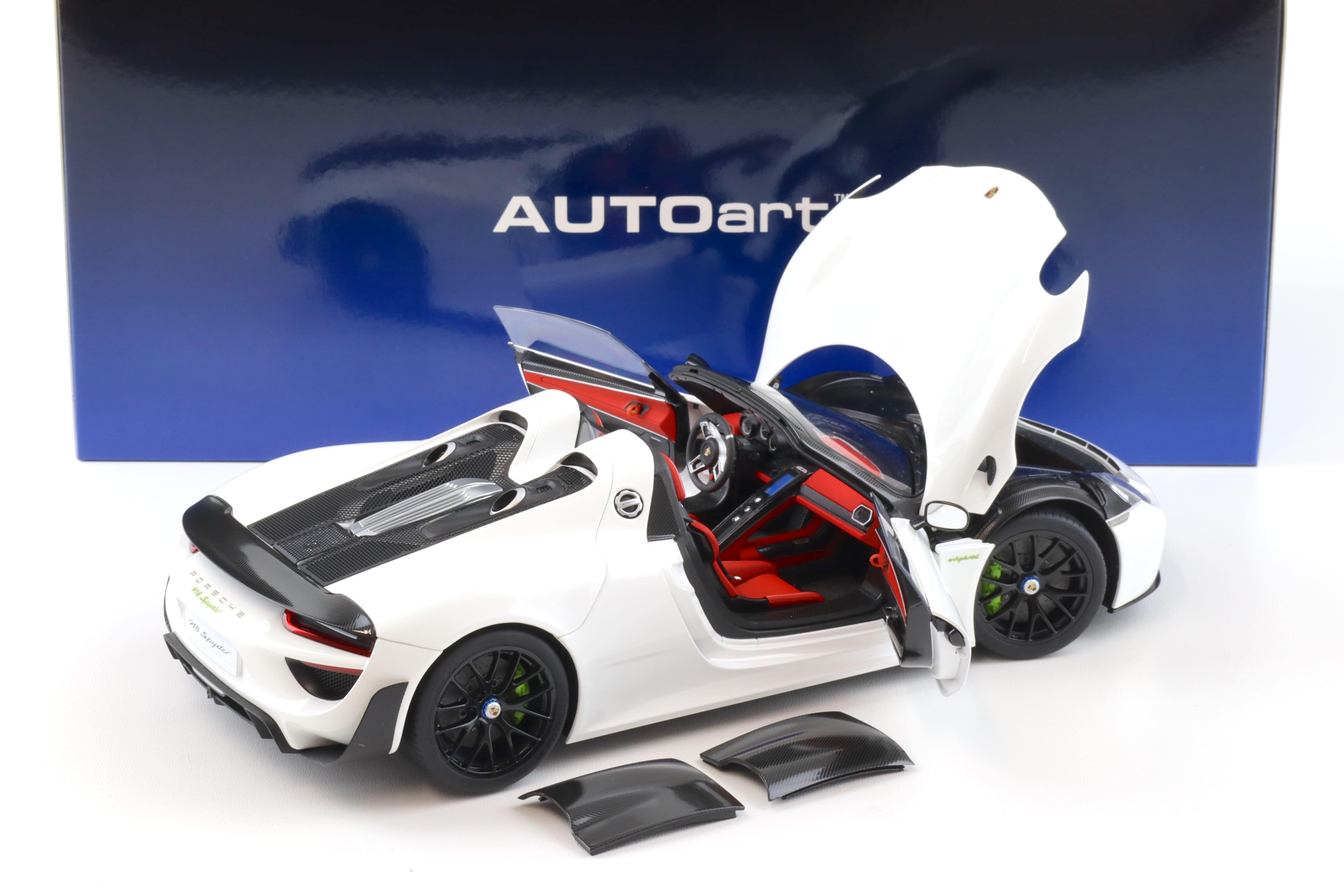 1:18 AUTOart Porsche 918 Spyder Weissach Package 2013 white/ red interior 77920