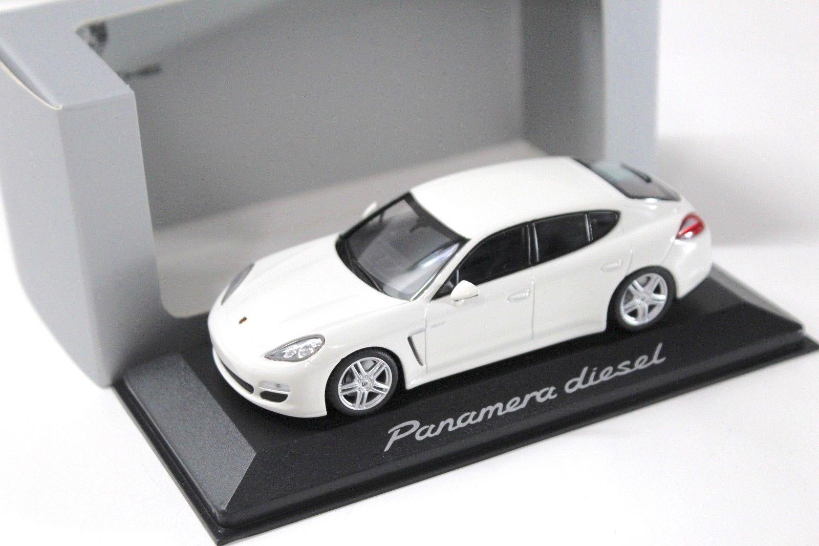 1:43 Minichamps Porsche Panamera diesel white DEALER VERSION