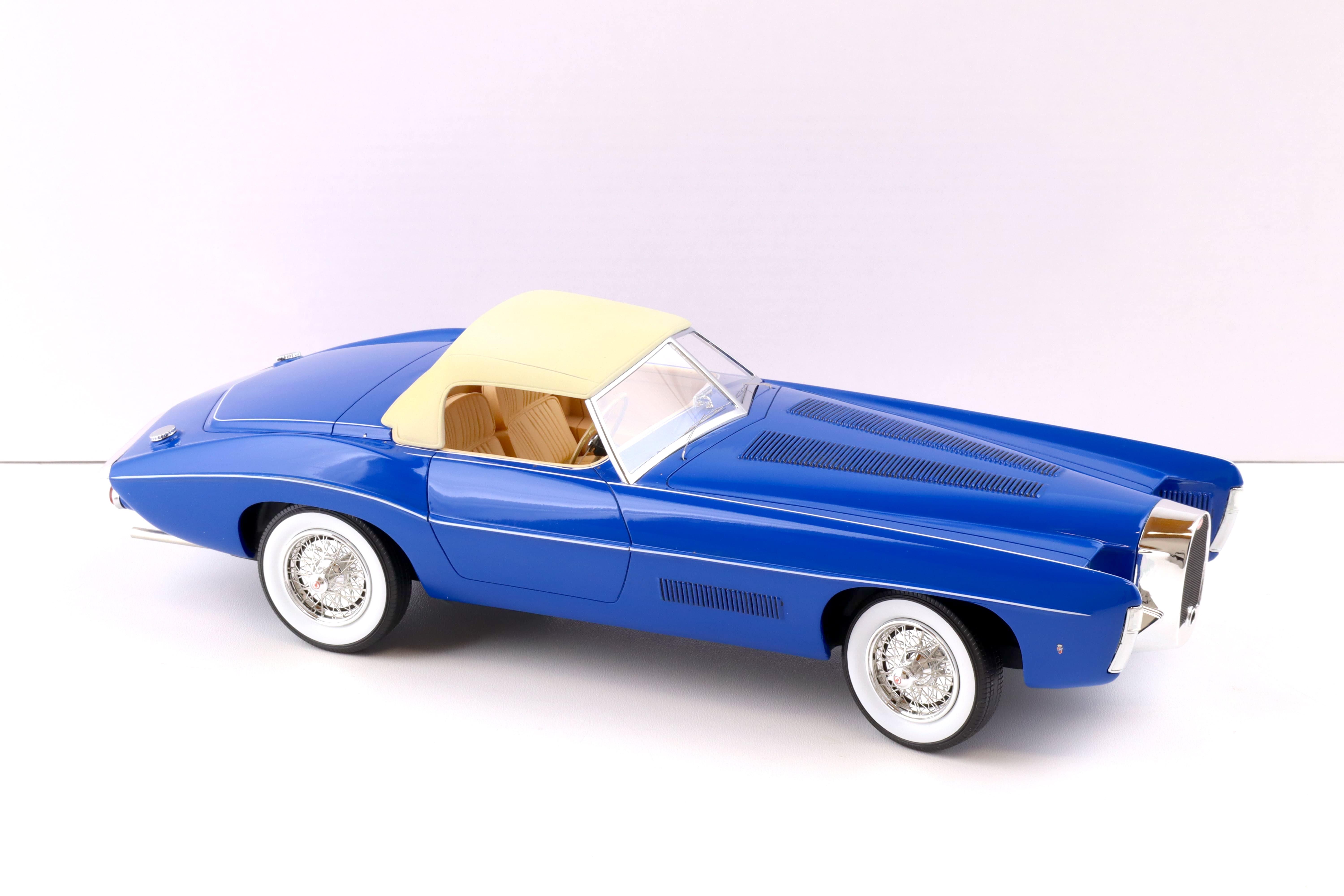 1:18 Matrix Bugatti T101C Exner-Ghia closed Top 1966 blue/ white