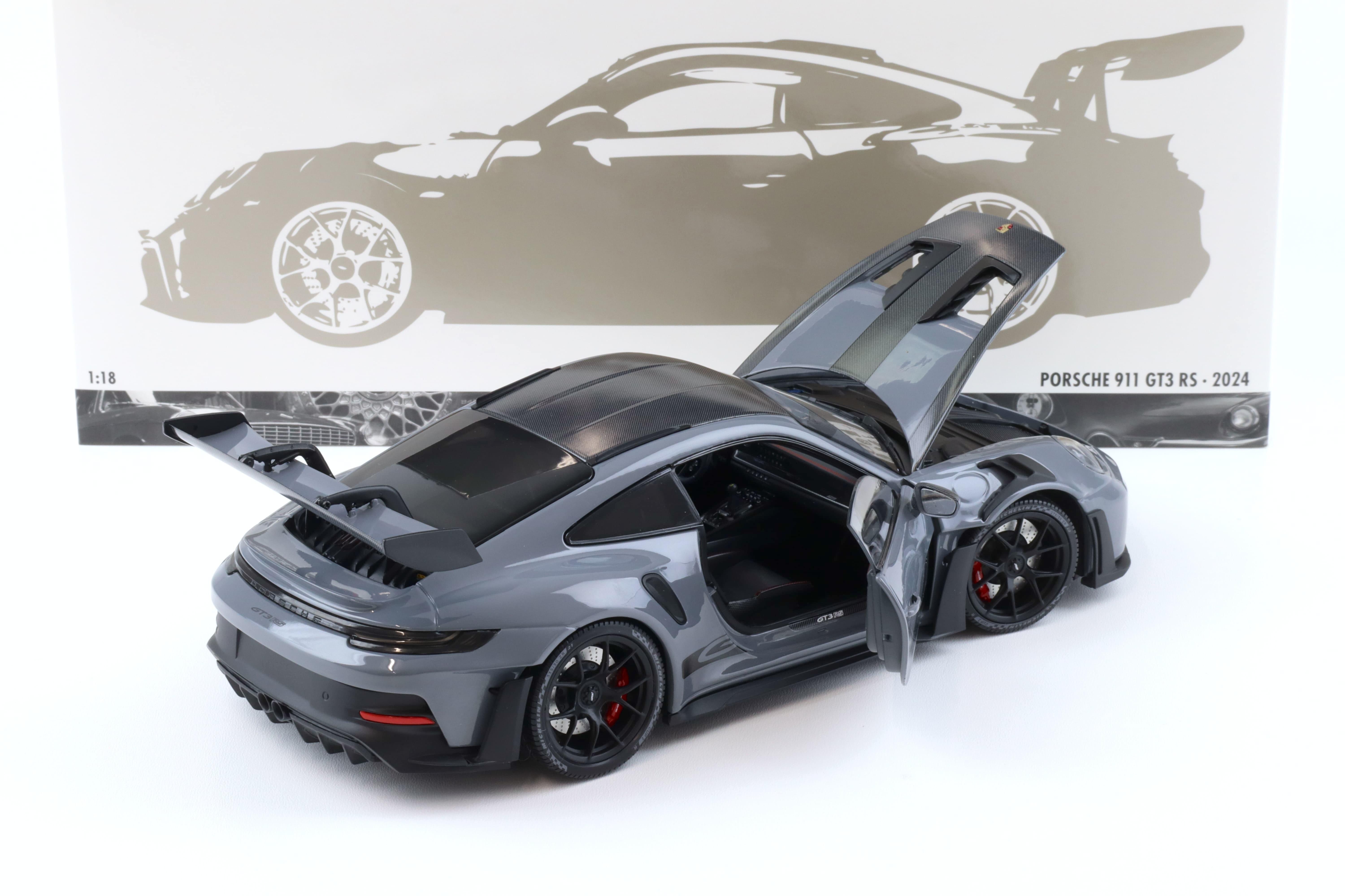 1:18 Minichamps Porsche 911 (992) GT3 RS Weissach Package grey/ black wheels